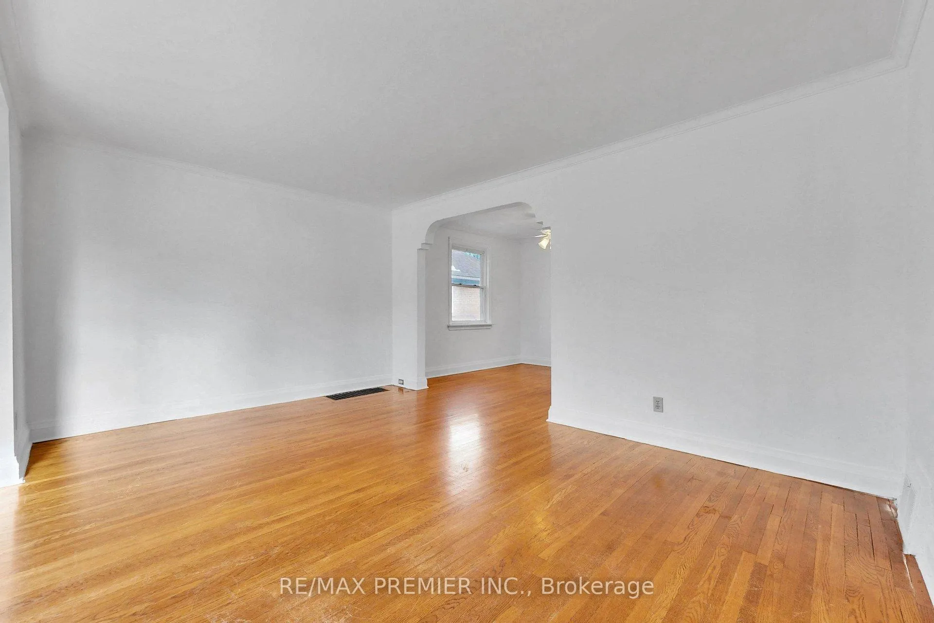 Photo 6 of 89 Burncrest Drive, Toronto, Bedford Park-Nortown — HOMEH