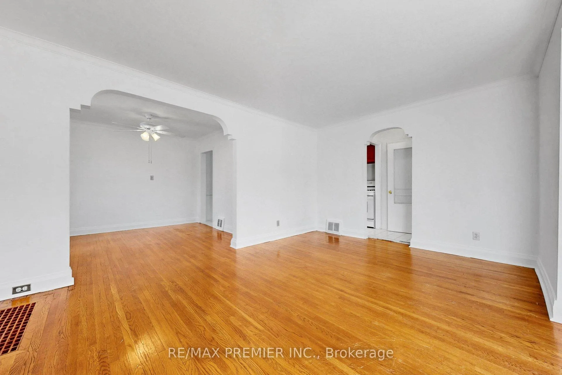 Photo 9 of 89 Burncrest Drive, Toronto, Bedford Park-Nortown — HOMEH