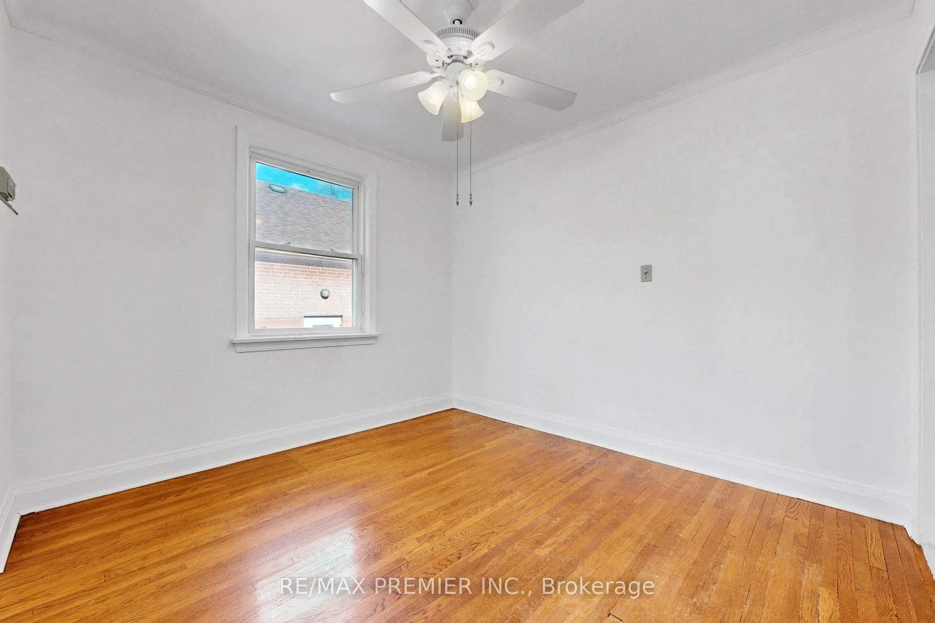 Photo 10 of 89 Burncrest Drive, Toronto, Bedford Park-Nortown — HOMEH