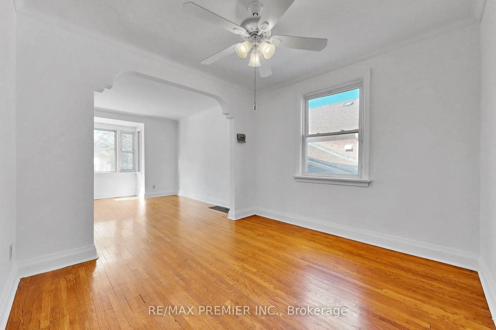 Photo 11 of 89 Burncrest Drive, Toronto, Bedford Park-Nortown — HOMEH