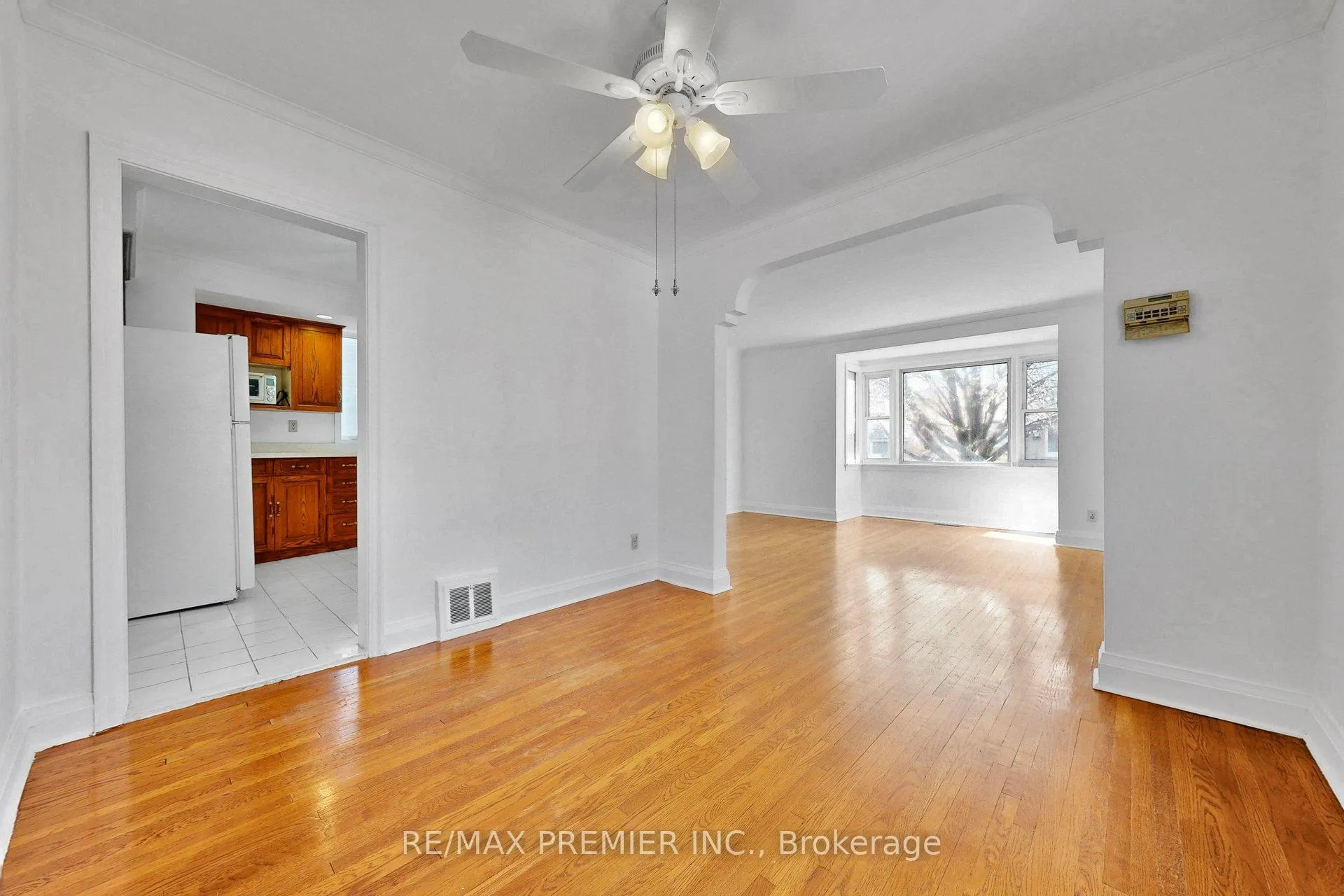 Photo 12 of 89 Burncrest Drive, Toronto, Bedford Park-Nortown — HOMEH