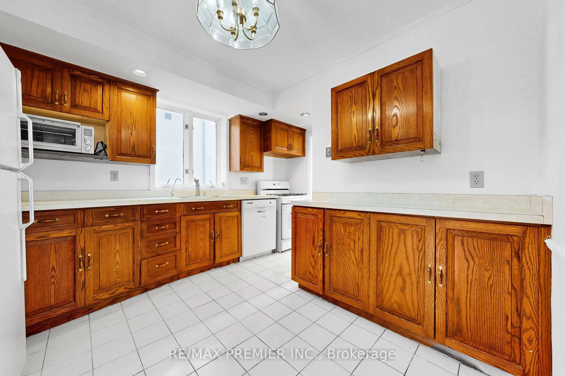Photo 13 of 89 Burncrest Drive, Toronto, Bedford Park-Nortown — HOMEH