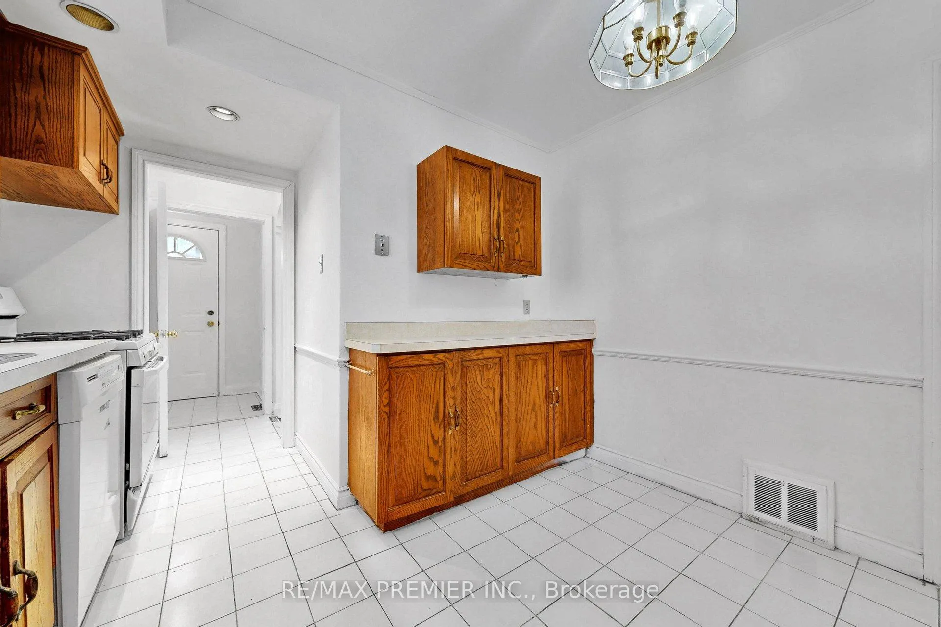 Photo 15 of 89 Burncrest Drive, Toronto, Bedford Park-Nortown — HOMEH