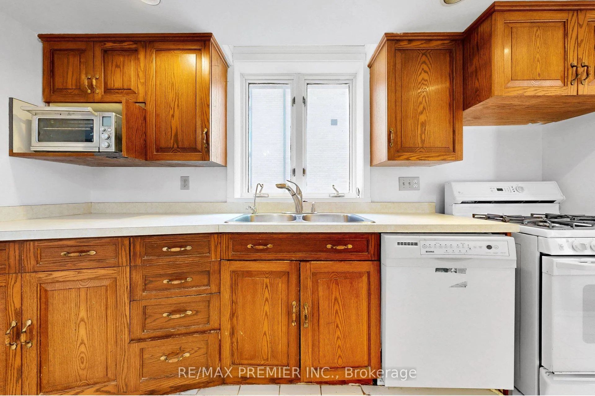 Photo 16 of 89 Burncrest Drive, Toronto, Bedford Park-Nortown — HOMEH