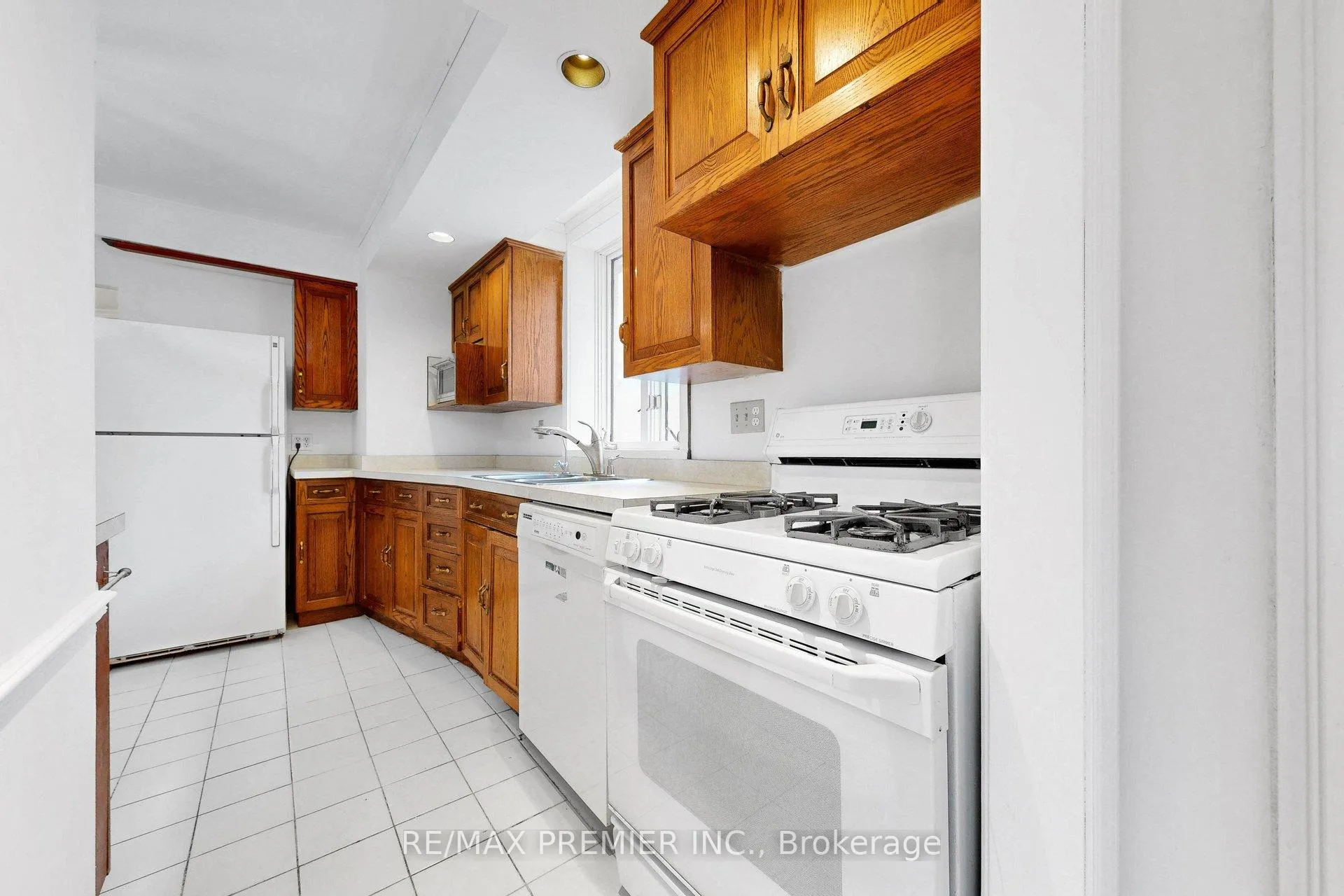 Photo 17 of 89 Burncrest Drive, Toronto, Bedford Park-Nortown — HOMEH