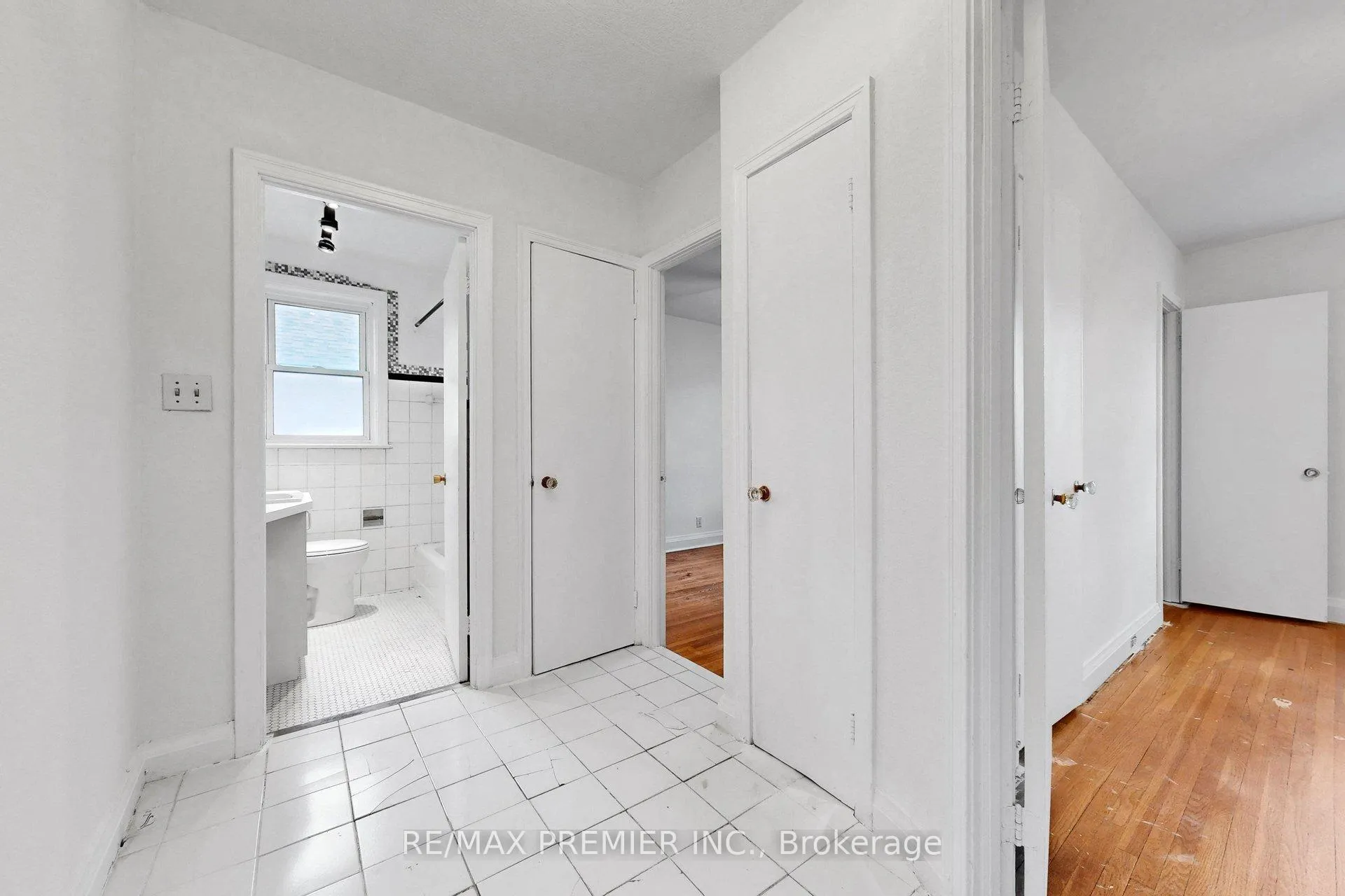 Photo 18 of 89 Burncrest Drive, Toronto, Bedford Park-Nortown — HOMEH