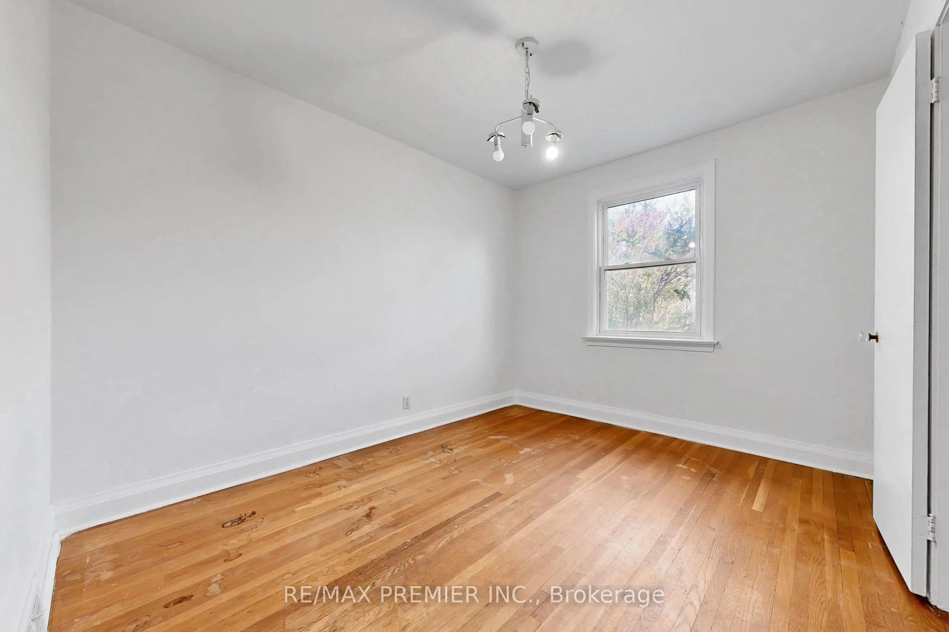 Photo 22 of 89 Burncrest Drive, Toronto, Bedford Park-Nortown — HOMEH