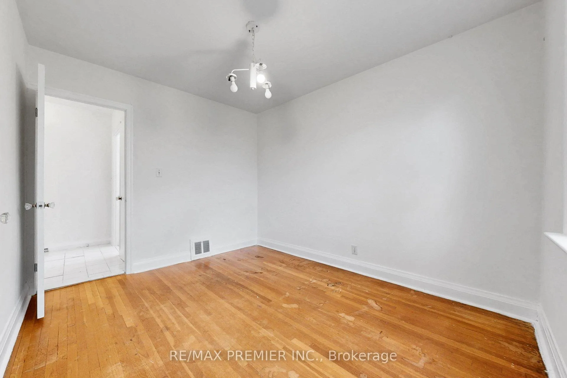 Photo 24 of 89 Burncrest Drive, Toronto, Bedford Park-Nortown — HOMEH