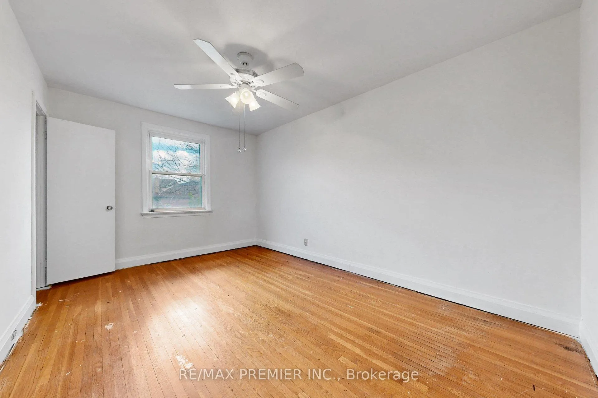 Photo 25 of 89 Burncrest Drive, Toronto, Bedford Park-Nortown — HOMEH