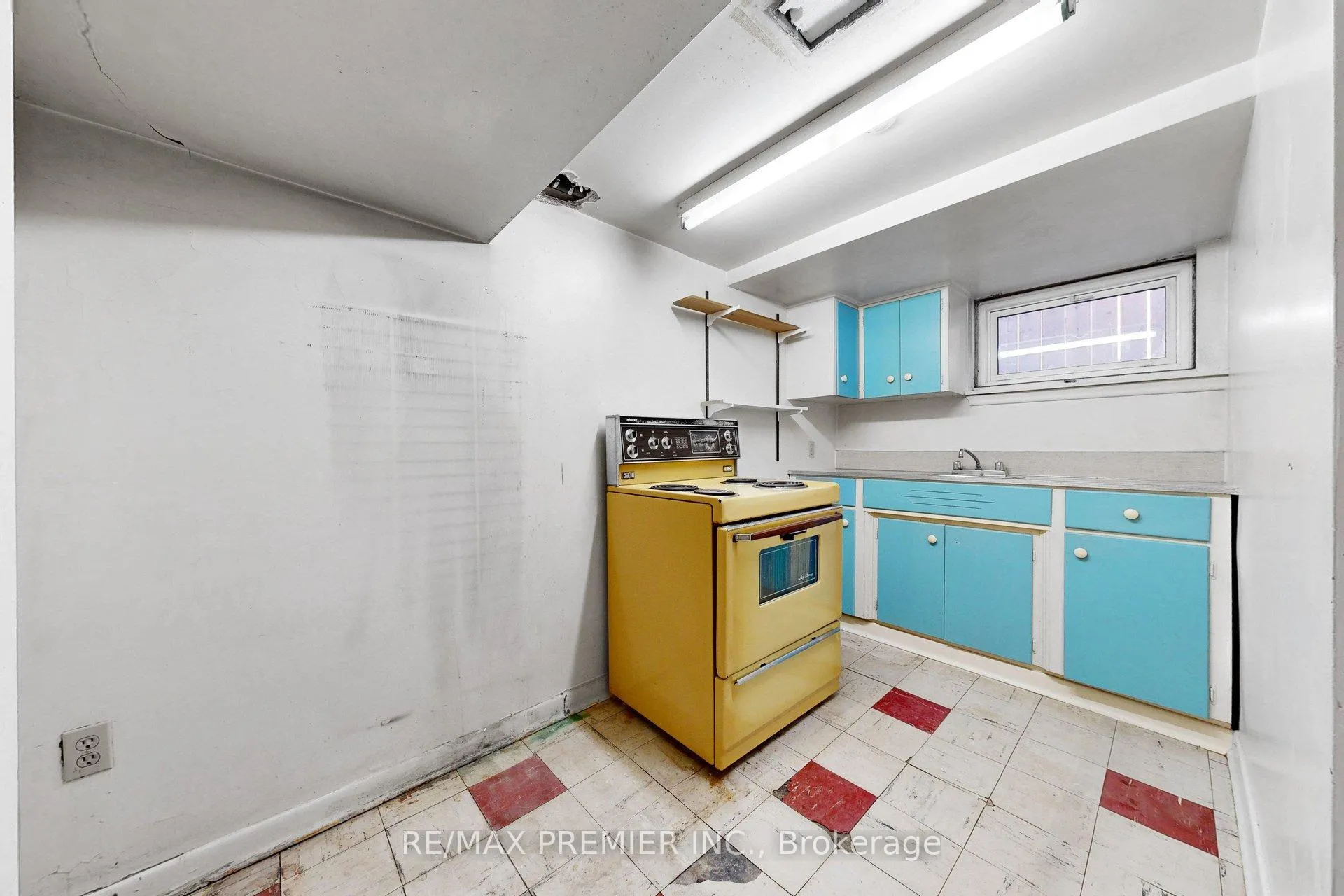Photo 34 of 89 Burncrest Drive, Toronto, Bedford Park-Nortown — HOMEH