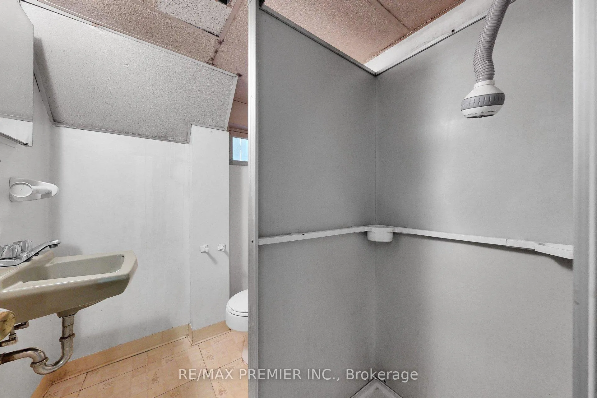 Photo 35 of 89 Burncrest Drive, Toronto, Bedford Park-Nortown — HOMEH