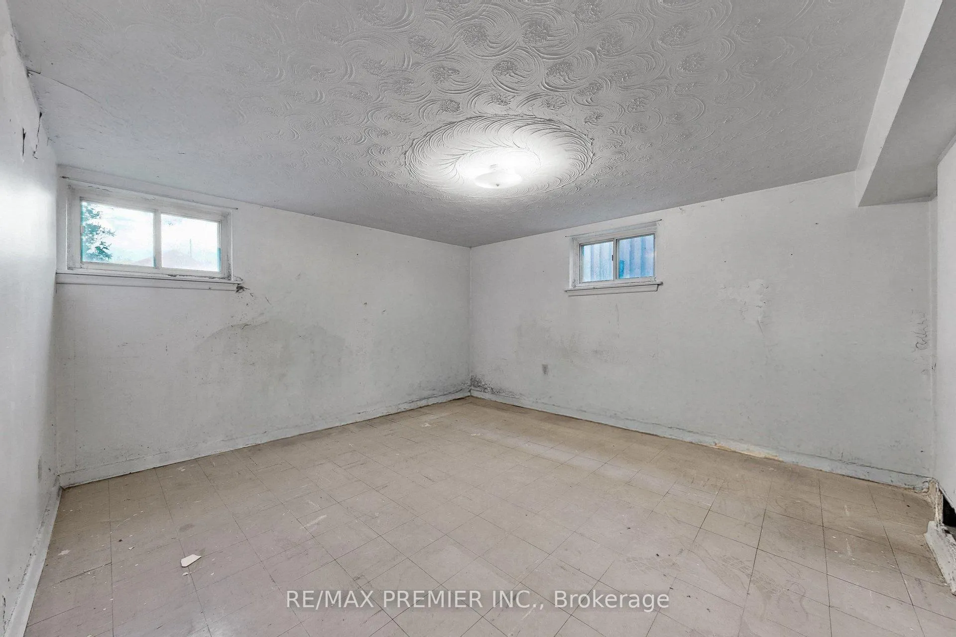 Photo 36 of 89 Burncrest Drive, Toronto, Bedford Park-Nortown — HOMEH