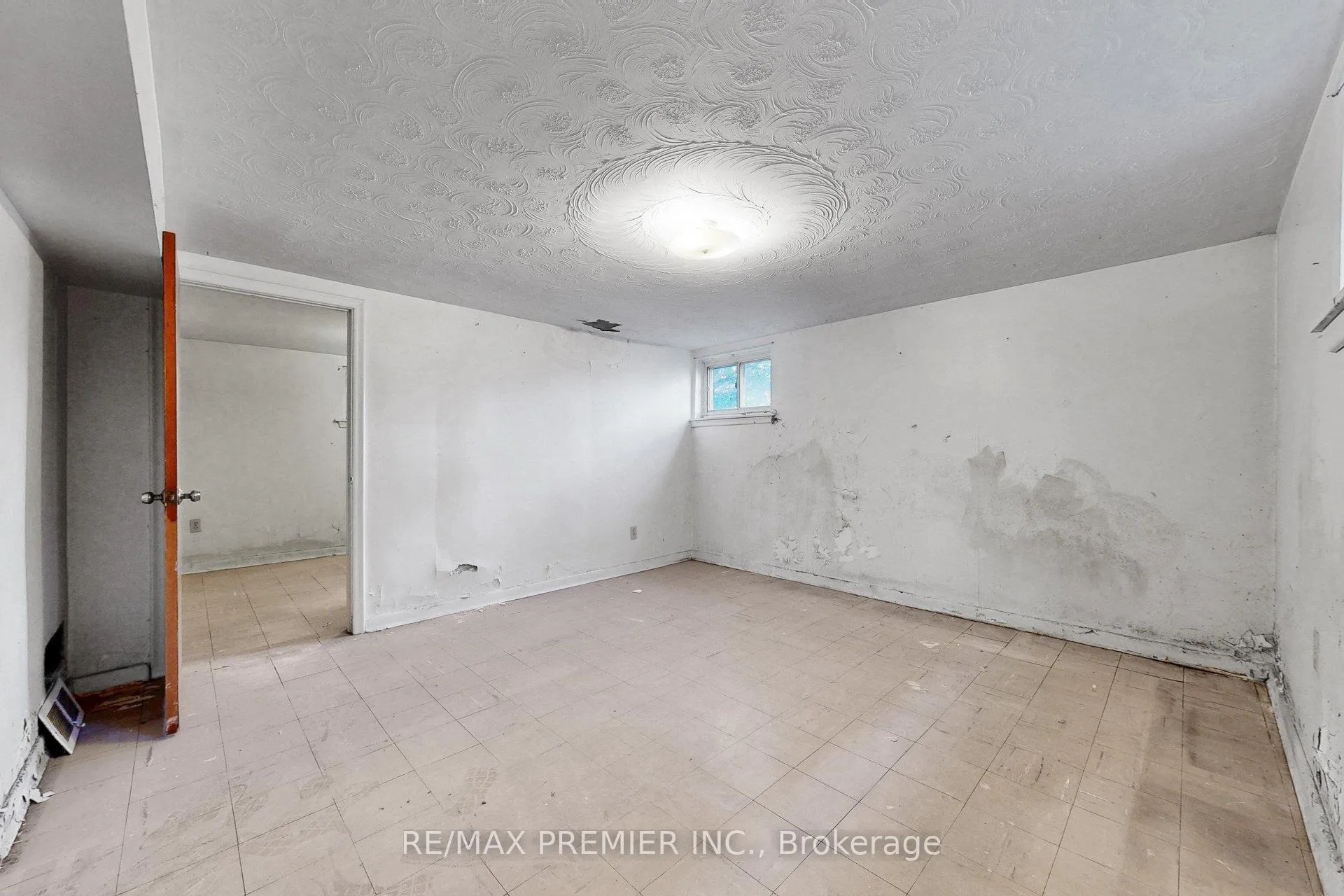 Photo 37 of 89 Burncrest Drive, Toronto, Bedford Park-Nortown — HOMEH