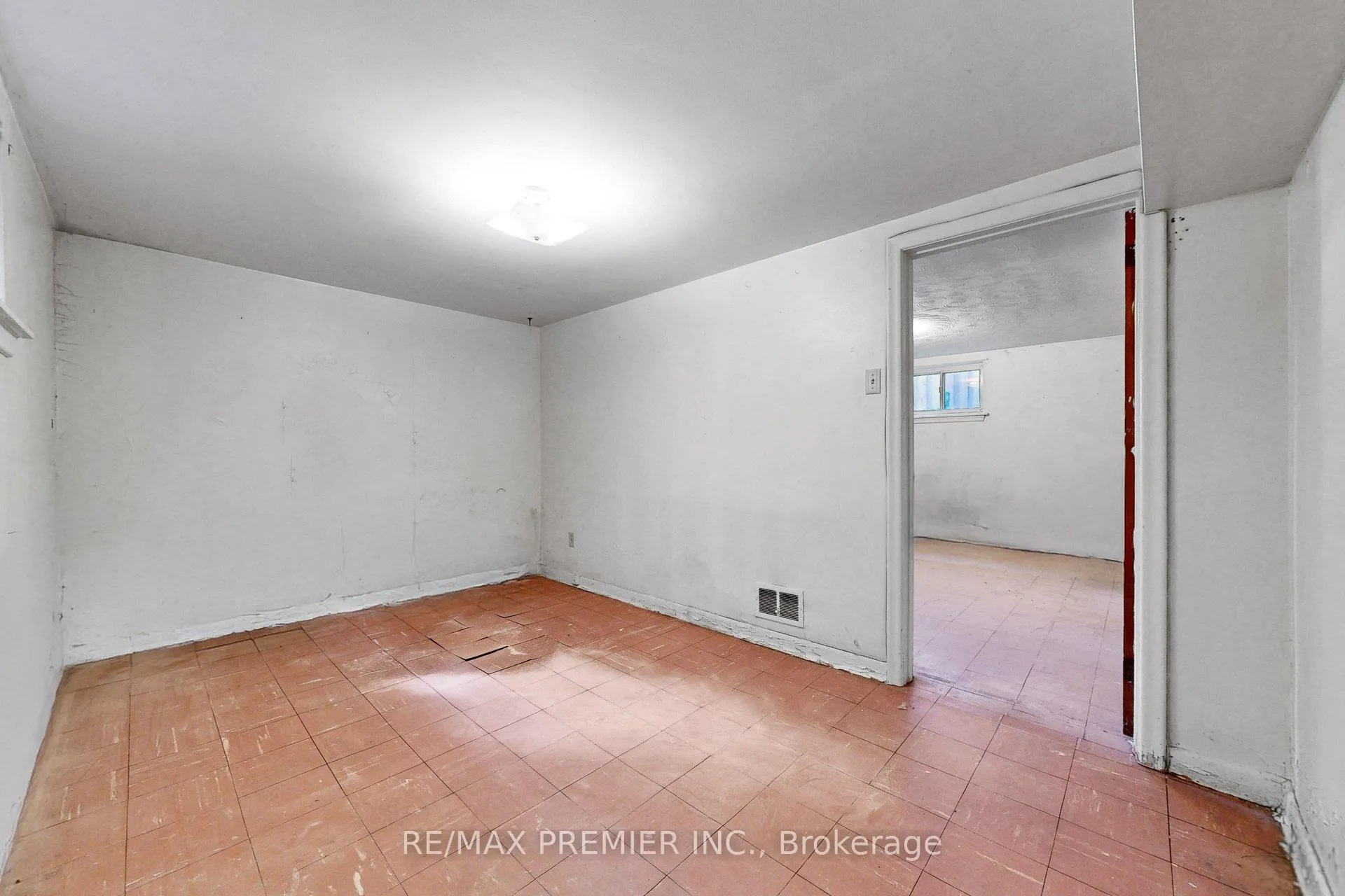 Photo 40 of 89 Burncrest Drive, Toronto, Bedford Park-Nortown — HOMEH
