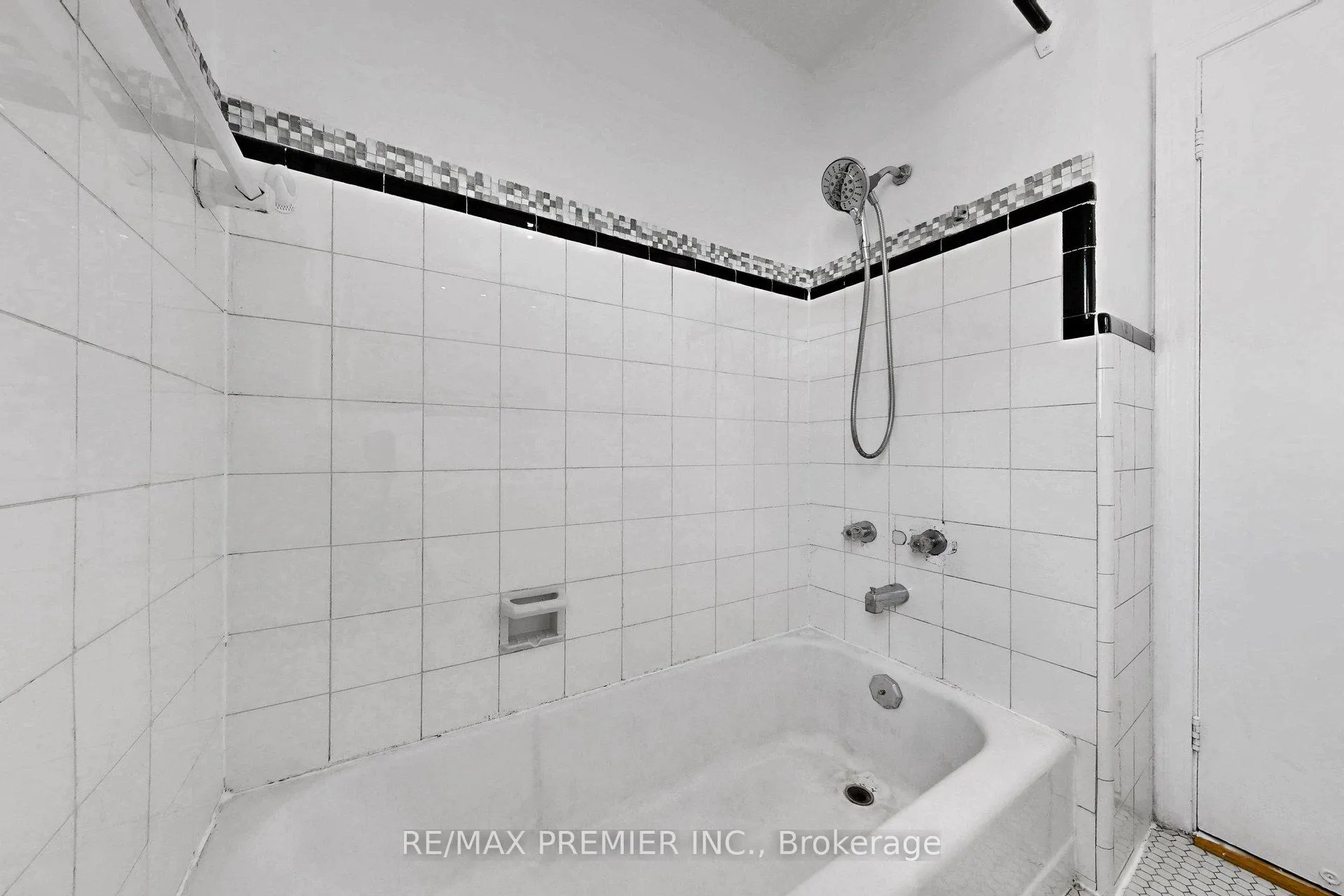 Photo 42 of 89 Burncrest Drive, Toronto, Bedford Park-Nortown — HOMEH