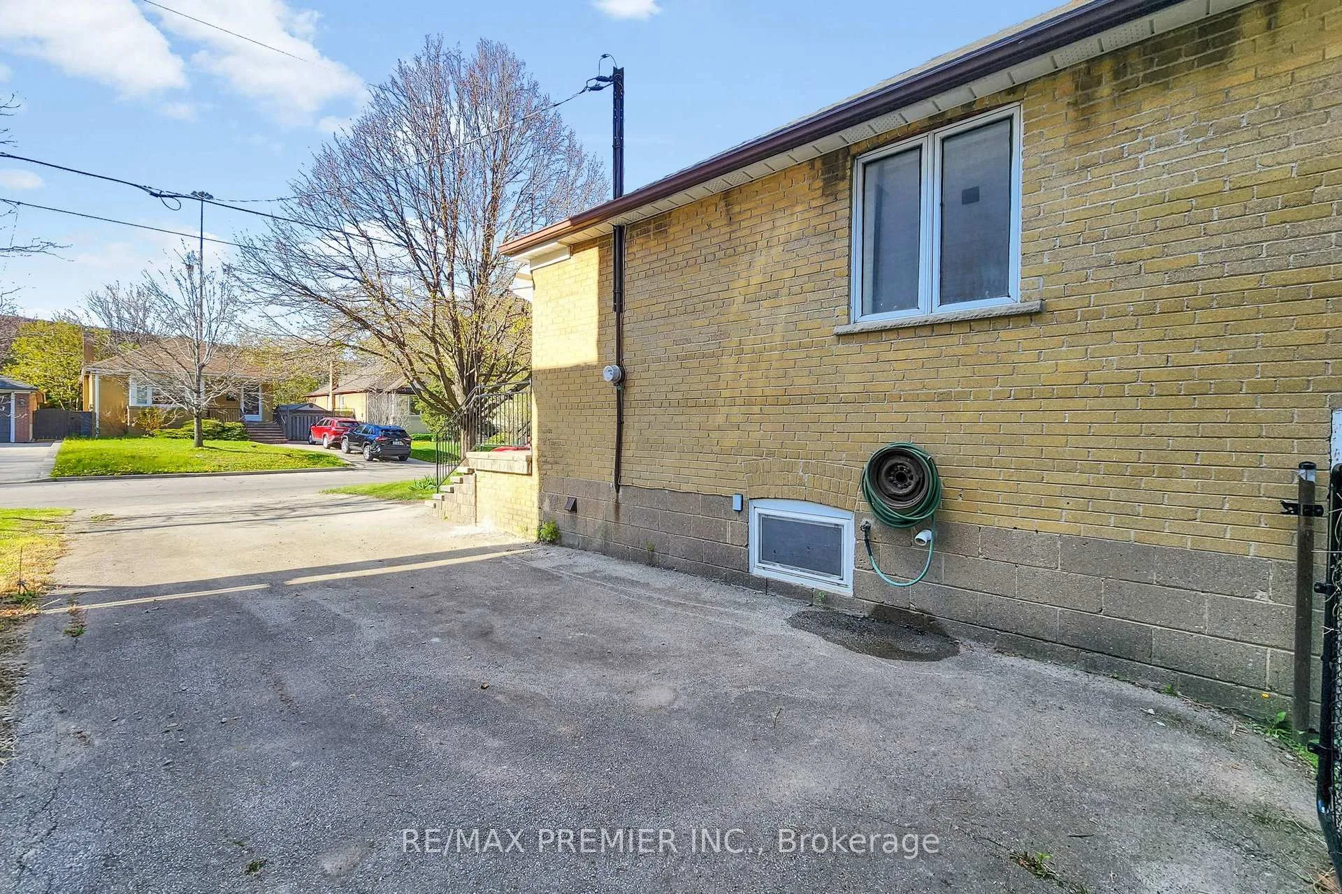 Photo 43 of 89 Burncrest Drive, Toronto, Bedford Park-Nortown — HOMEH
