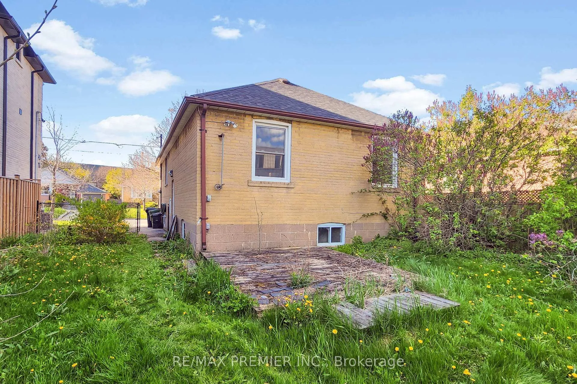 Photo 45 of 89 Burncrest Drive, Toronto, Bedford Park-Nortown — HOMEH