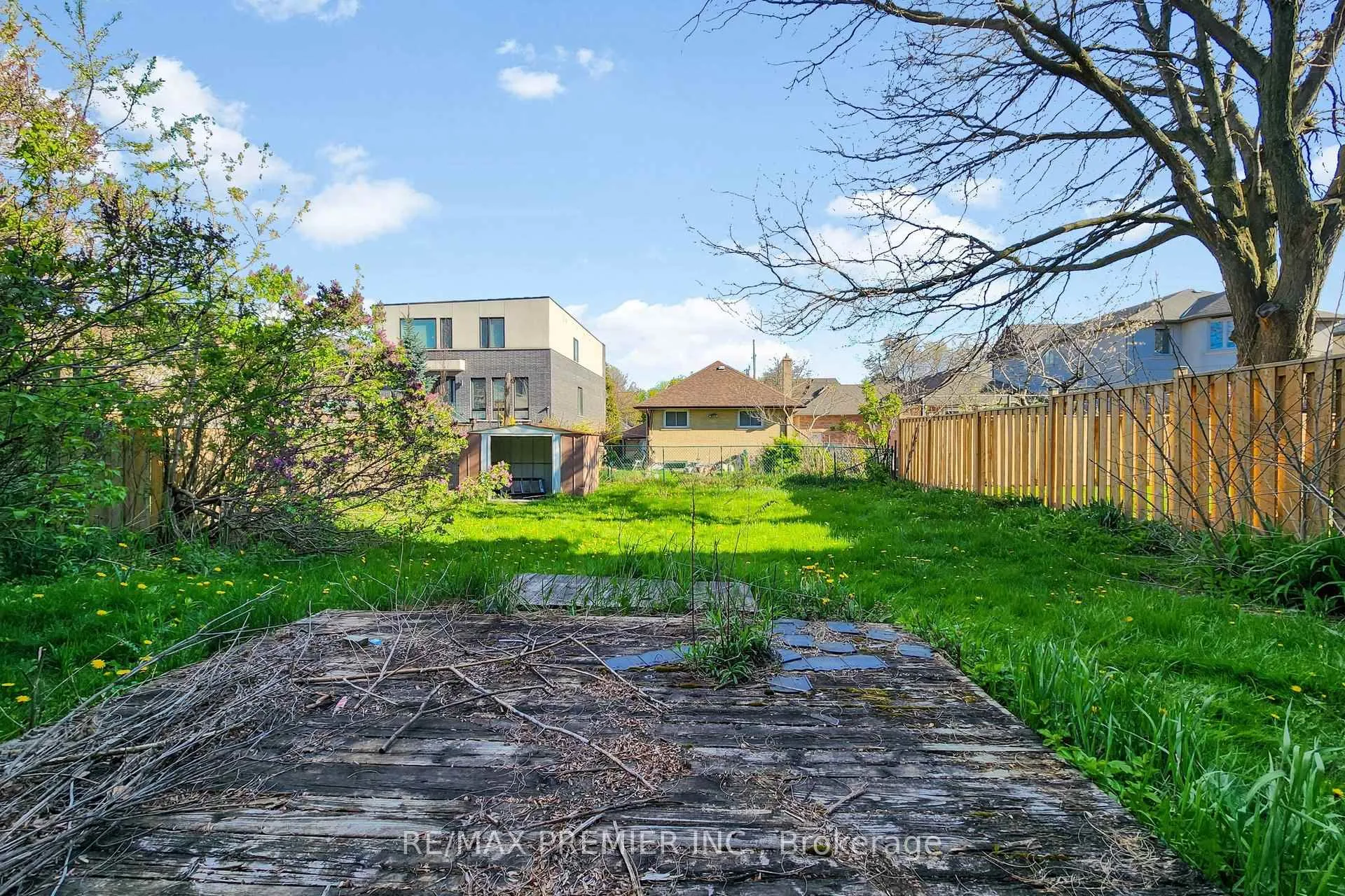Photo 46 of 89 Burncrest Drive, Toronto, Bedford Park-Nortown — HOMEH