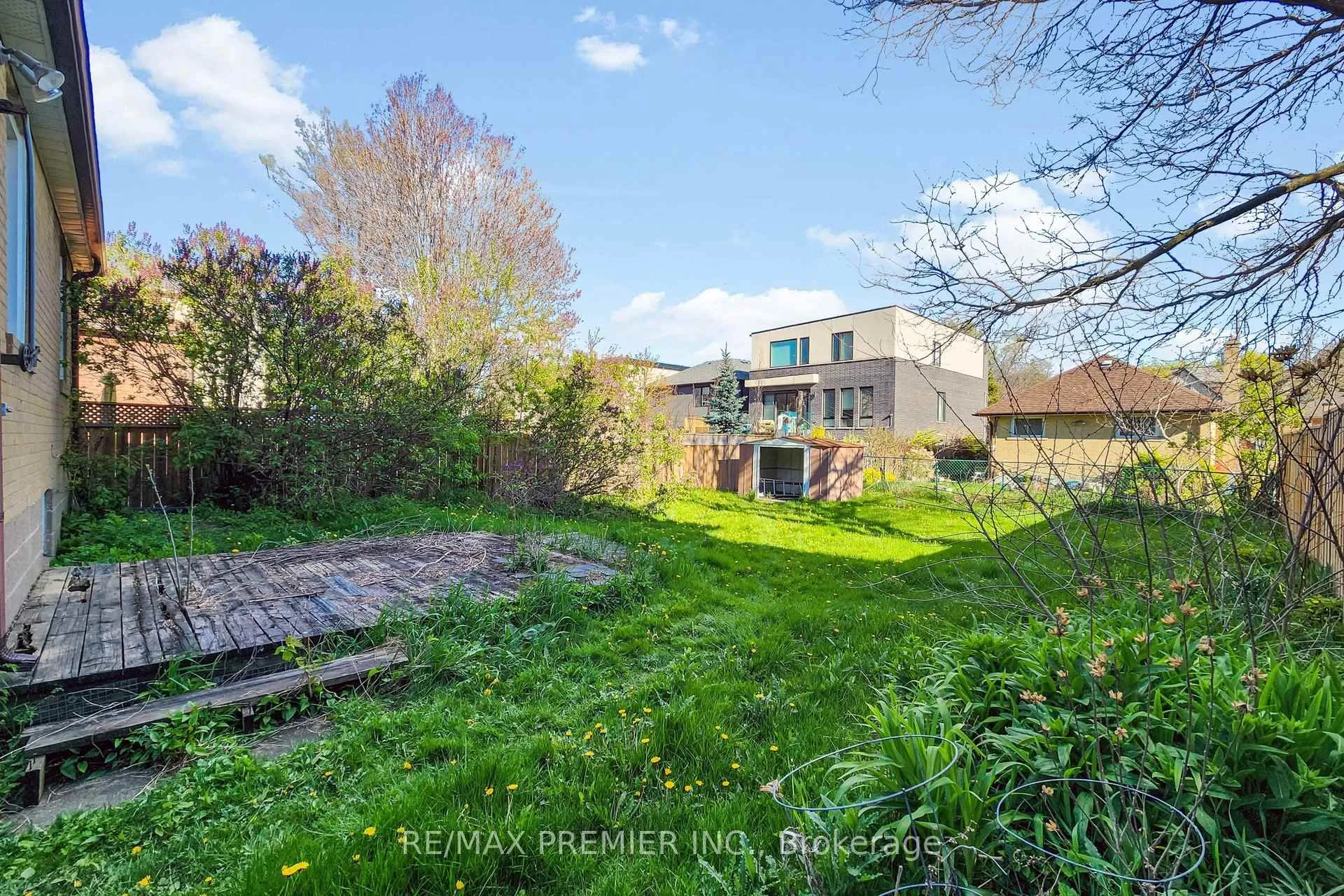 Photo 47 of 89 Burncrest Drive, Toronto, Bedford Park-Nortown — HOMEH