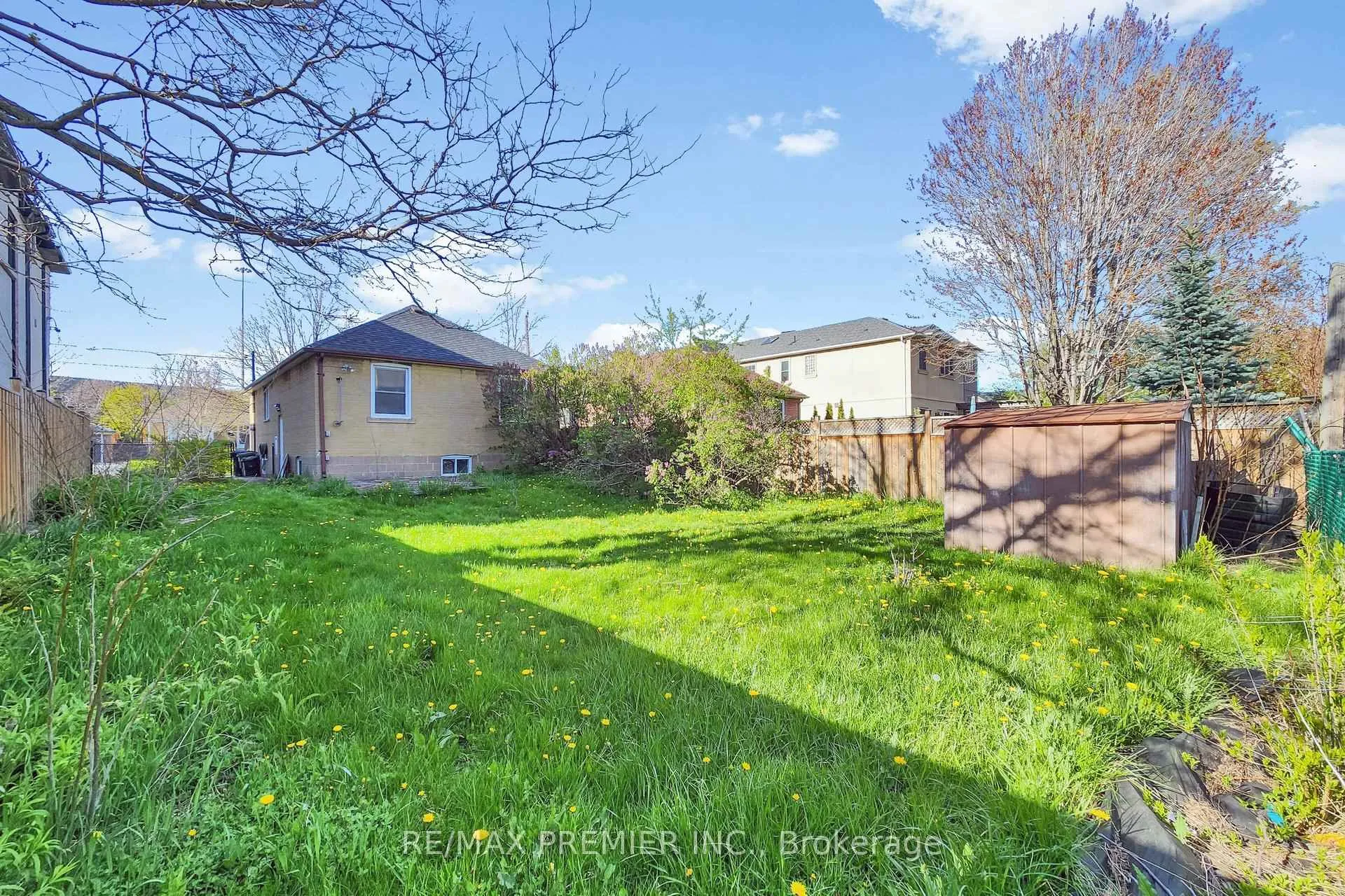 Photo 48 of 89 Burncrest Drive, Toronto, Bedford Park-Nortown — HOMEH