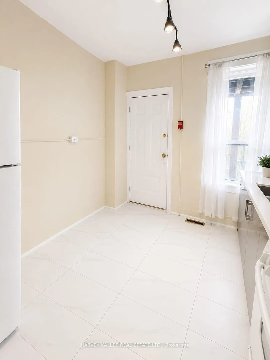 Photo 8 of Unit 2nd Flr, 1355 Danforth Avenue, Toronto, Danforth — HOMEH