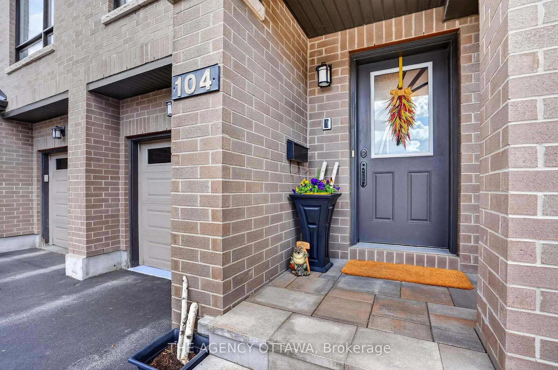 Photo 2 of 104 Gooseberry Place, Ottawa, Barrhaven - Longfields — HOMEH