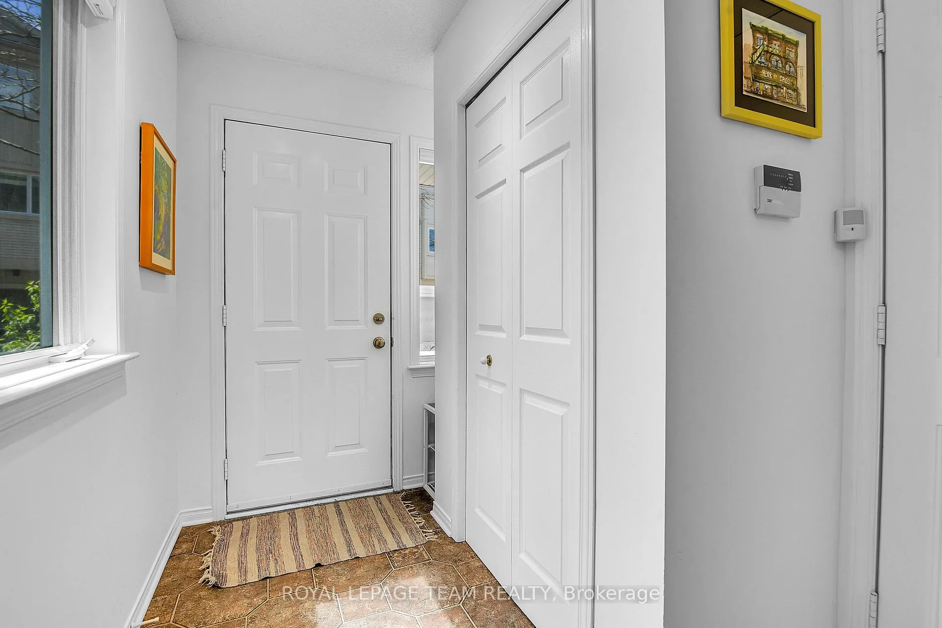Photo 3 of 15 Schoolhouse Private, Ottawa, Lindenlea — HOMEH