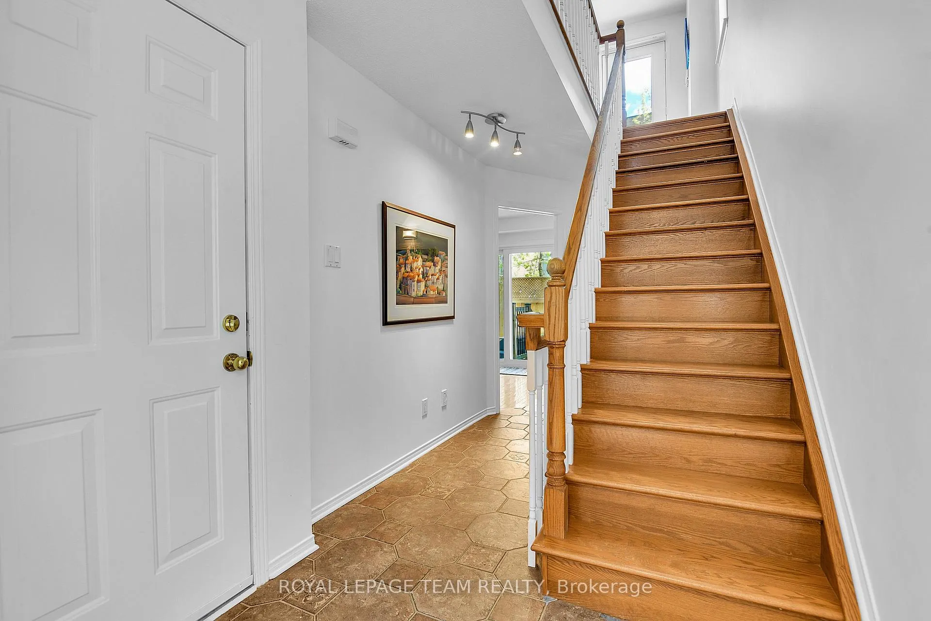Photo 4 of 15 Schoolhouse Private, Ottawa, Lindenlea — HOMEH