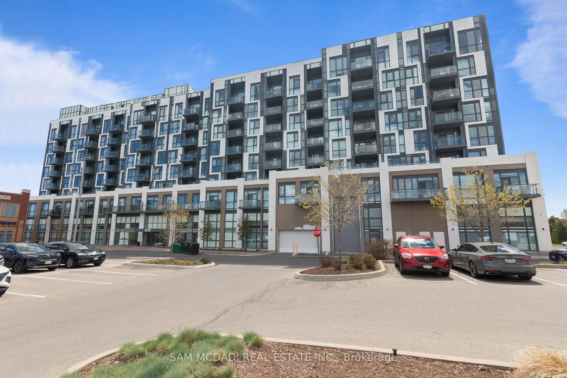 Front of Unit 709, 509 Dundas Street