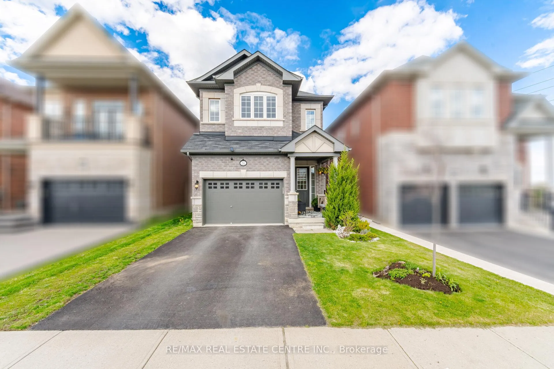 Photo 2 of 24 Duffel Crescent, Halton Hills, Georgetown — HOMEH