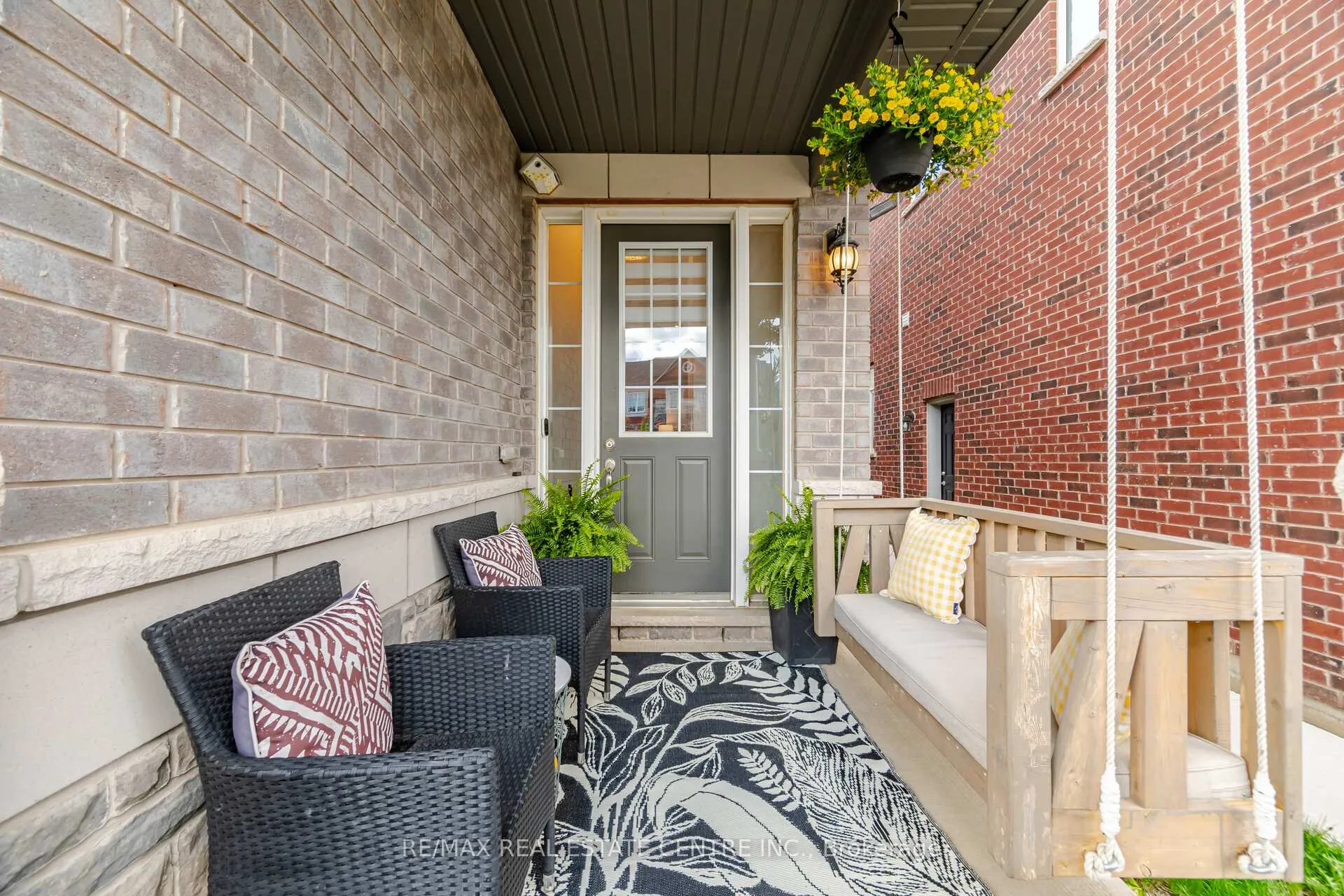 Photo 4 of 24 Duffel Crescent, Halton Hills, Georgetown — HOMEH
