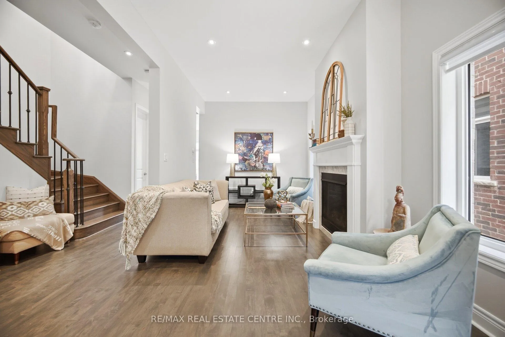 Photo 5 of 24 Duffel Crescent, Halton Hills, Georgetown — HOMEH