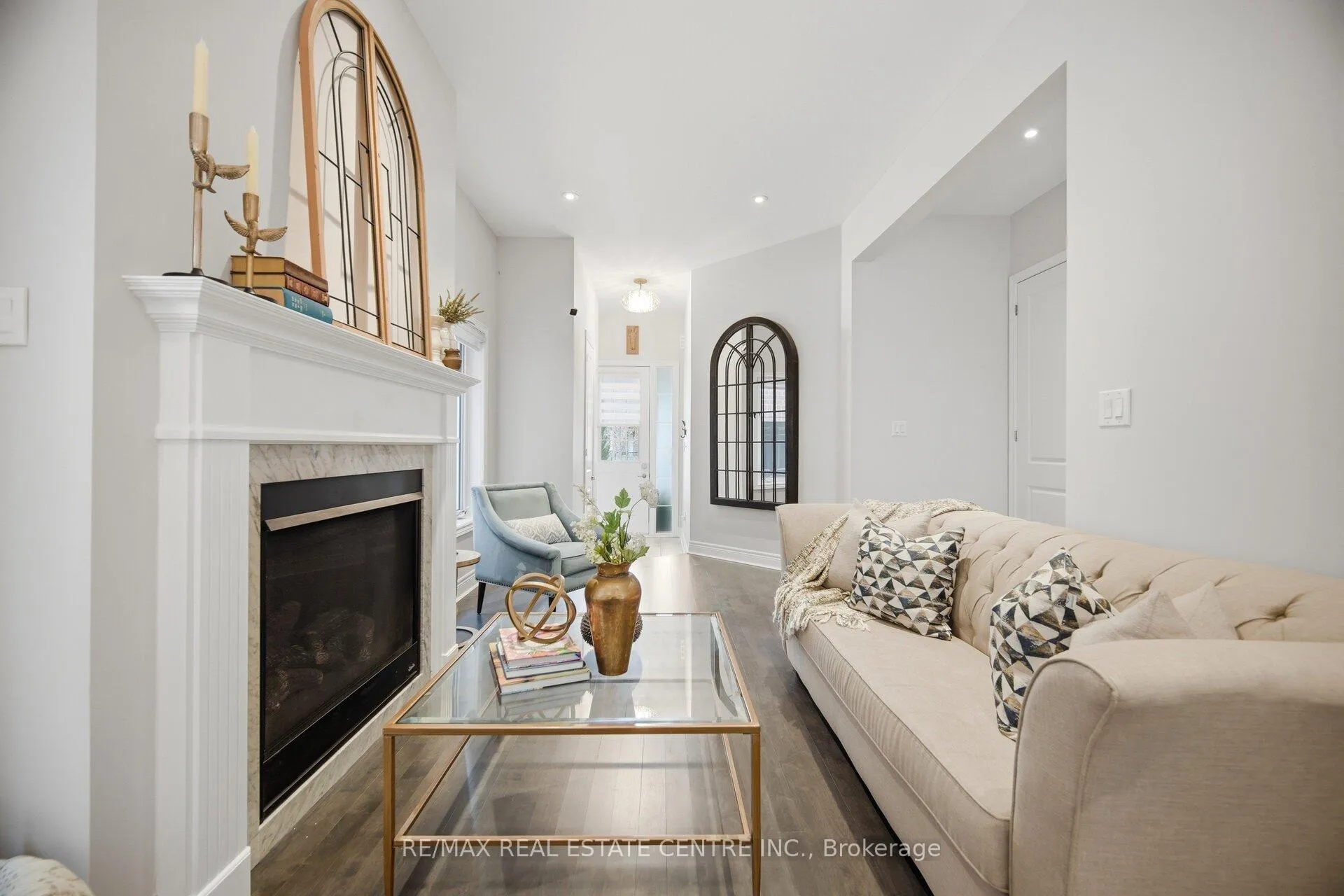 Photo 7 of 24 Duffel Crescent, Halton Hills, Georgetown — HOMEH