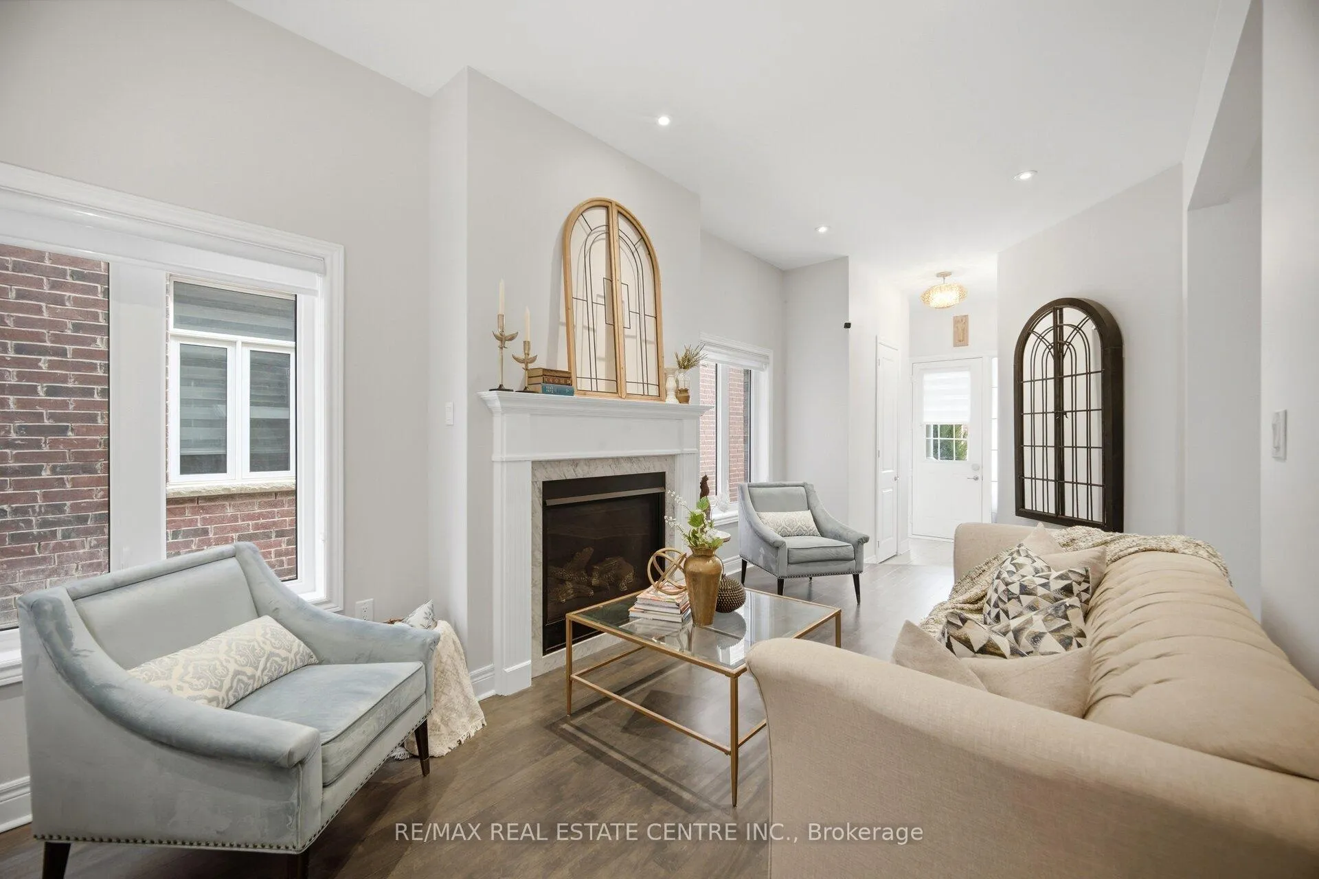 Photo 8 of 24 Duffel Crescent, Halton Hills, Georgetown — HOMEH