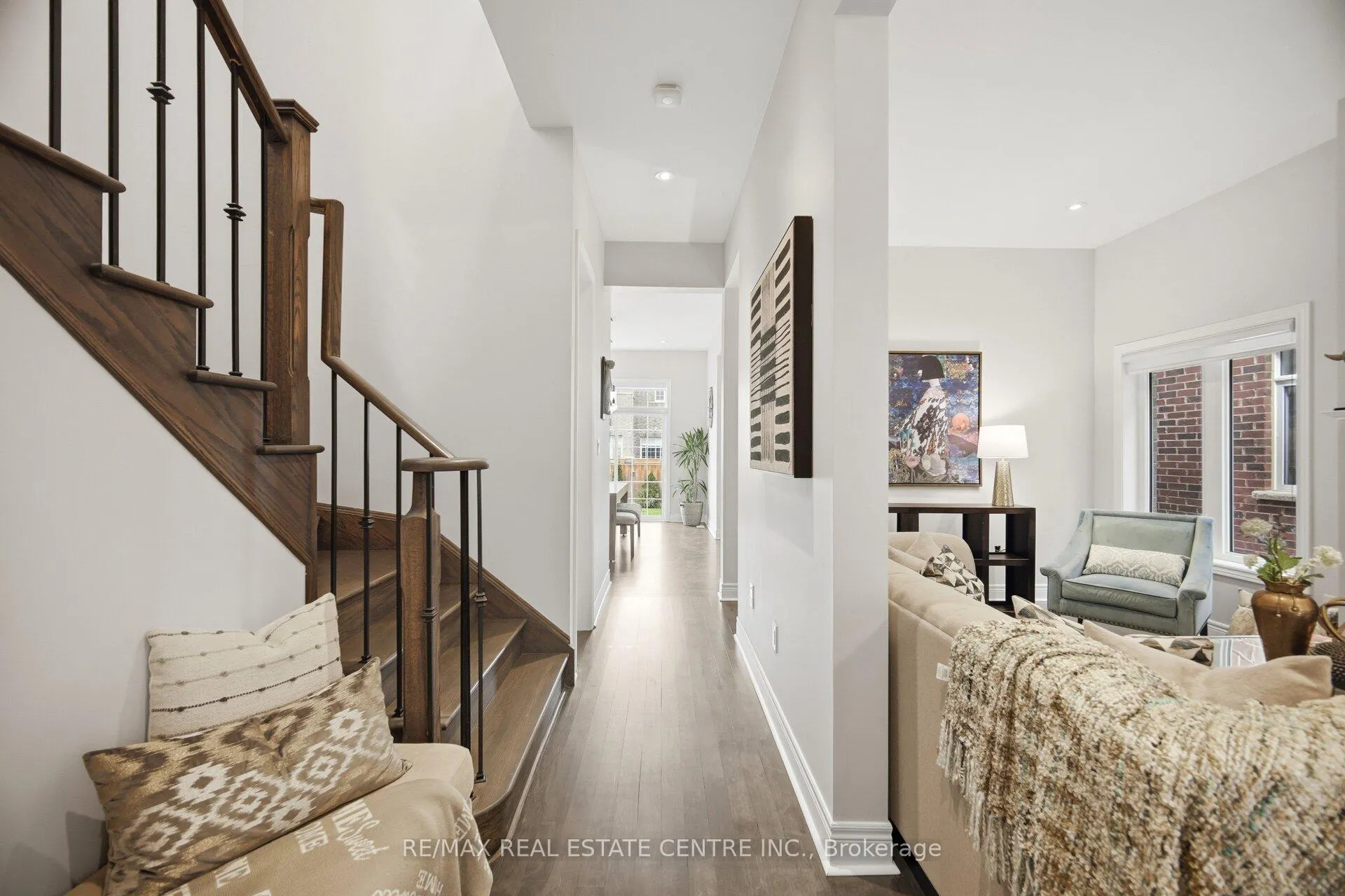 Photo 9 of 24 Duffel Crescent, Halton Hills, Georgetown — HOMEH