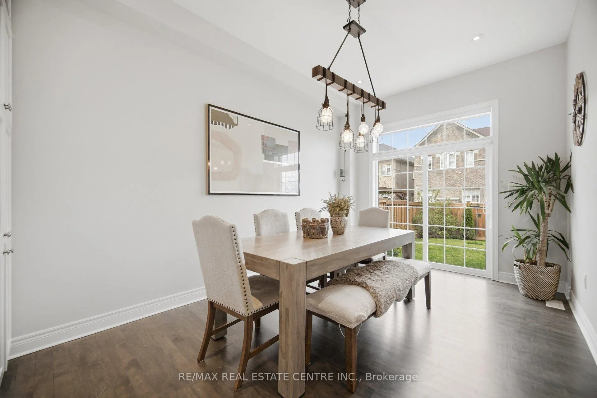 Photo 10 of 24 Duffel Crescent, Halton Hills, Georgetown — HOMEH