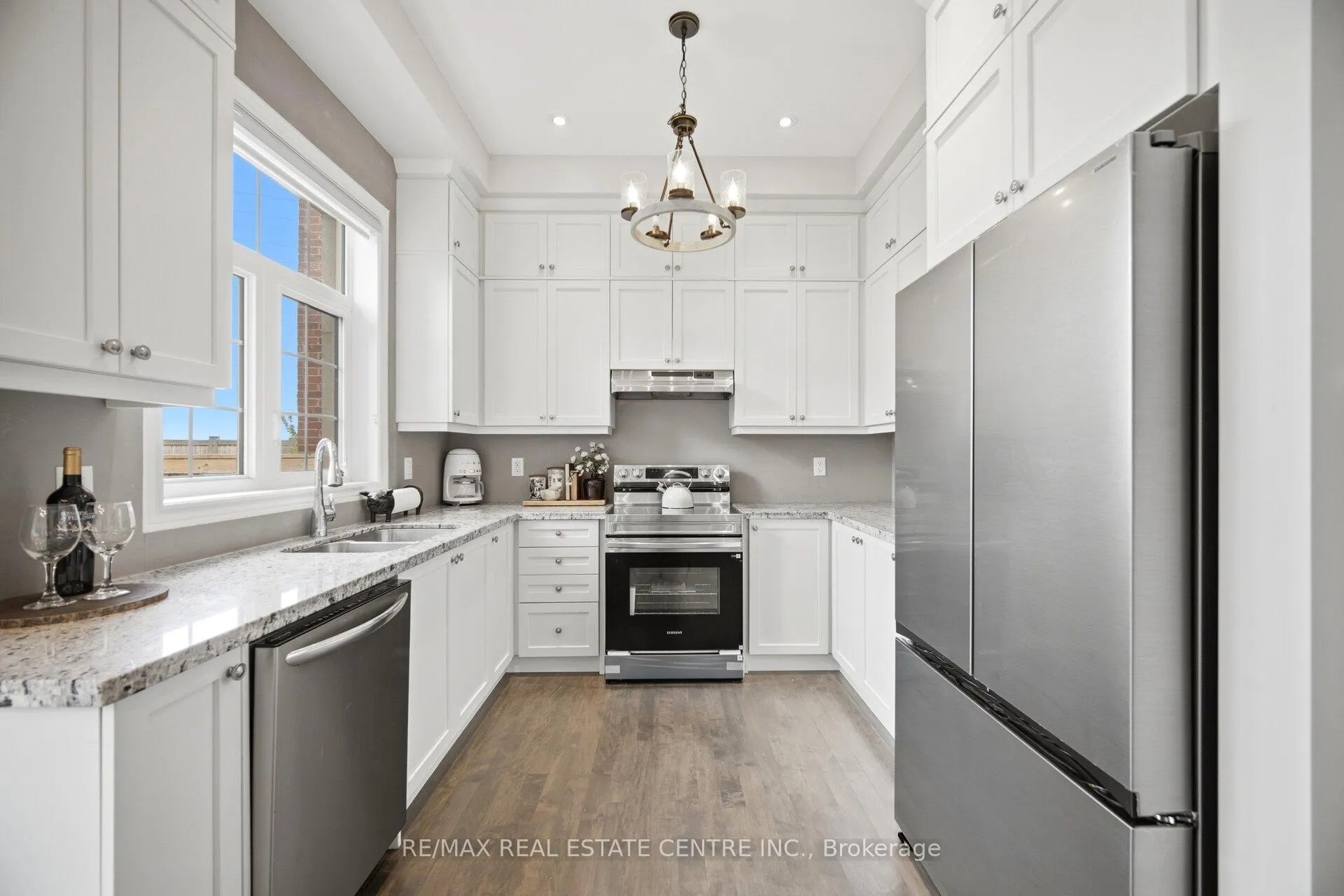 Photo 13 of 24 Duffel Crescent, Halton Hills, Georgetown — HOMEH