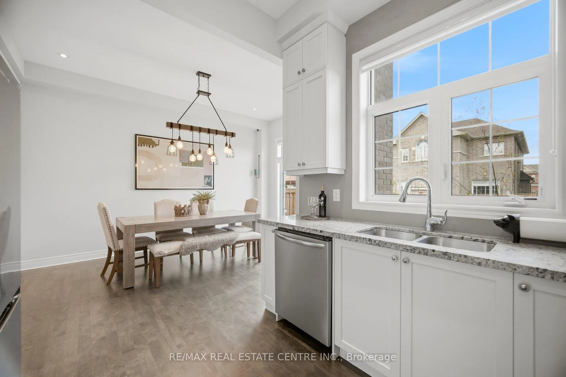 Photo 16 of 24 Duffel Crescent, Halton Hills, Georgetown — HOMEH