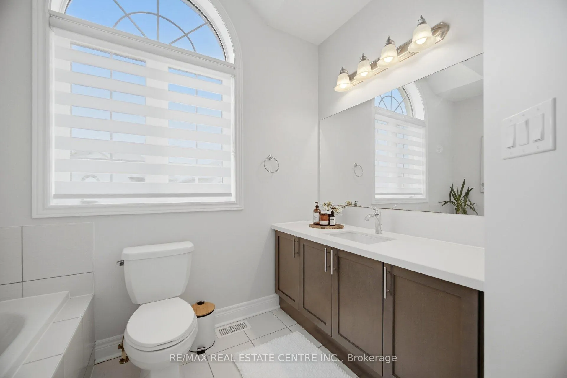 Photo 27 of 24 Duffel Crescent, Halton Hills, Georgetown — HOMEH