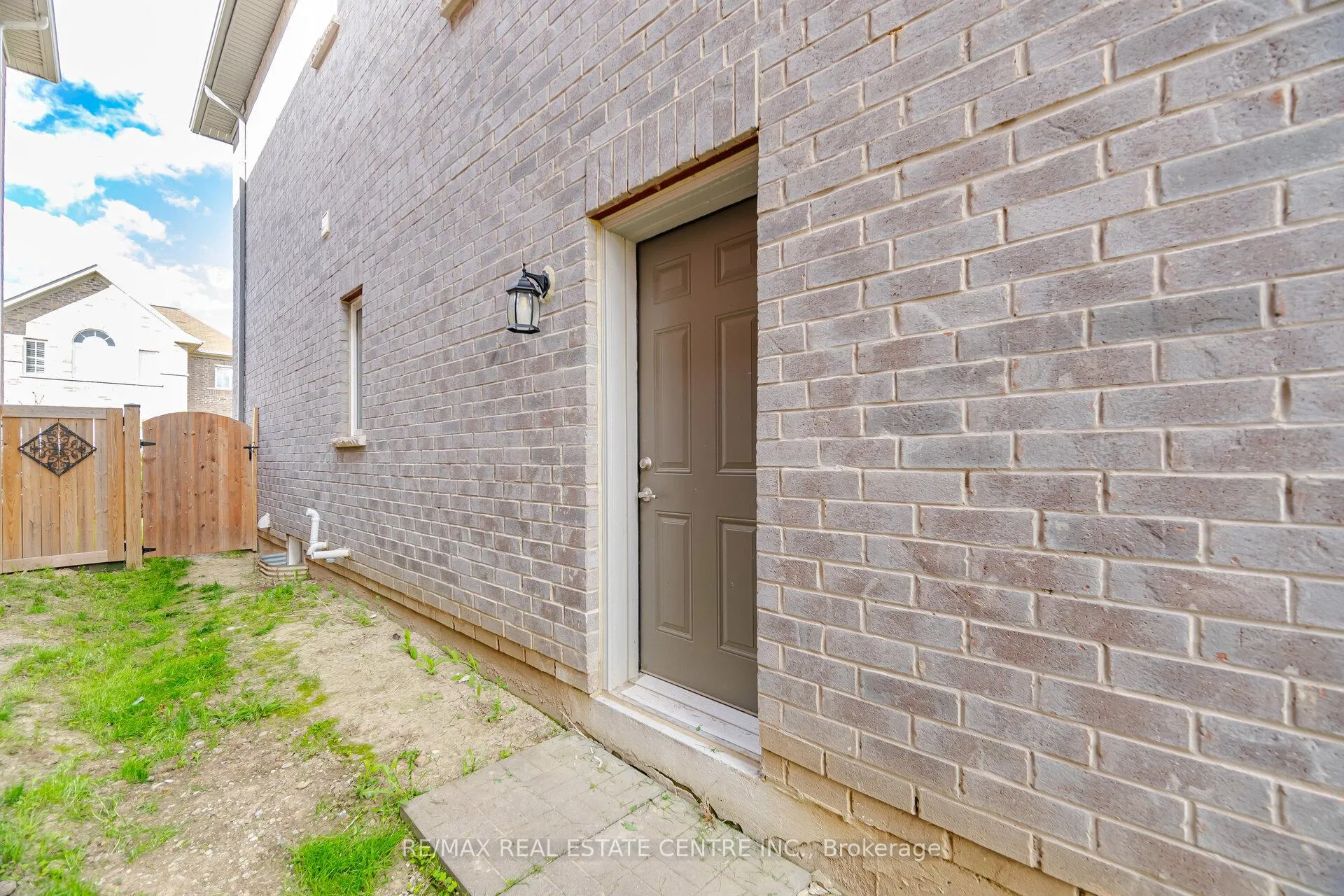 Photo 35 of 24 Duffel Crescent, Halton Hills, Georgetown — HOMEH