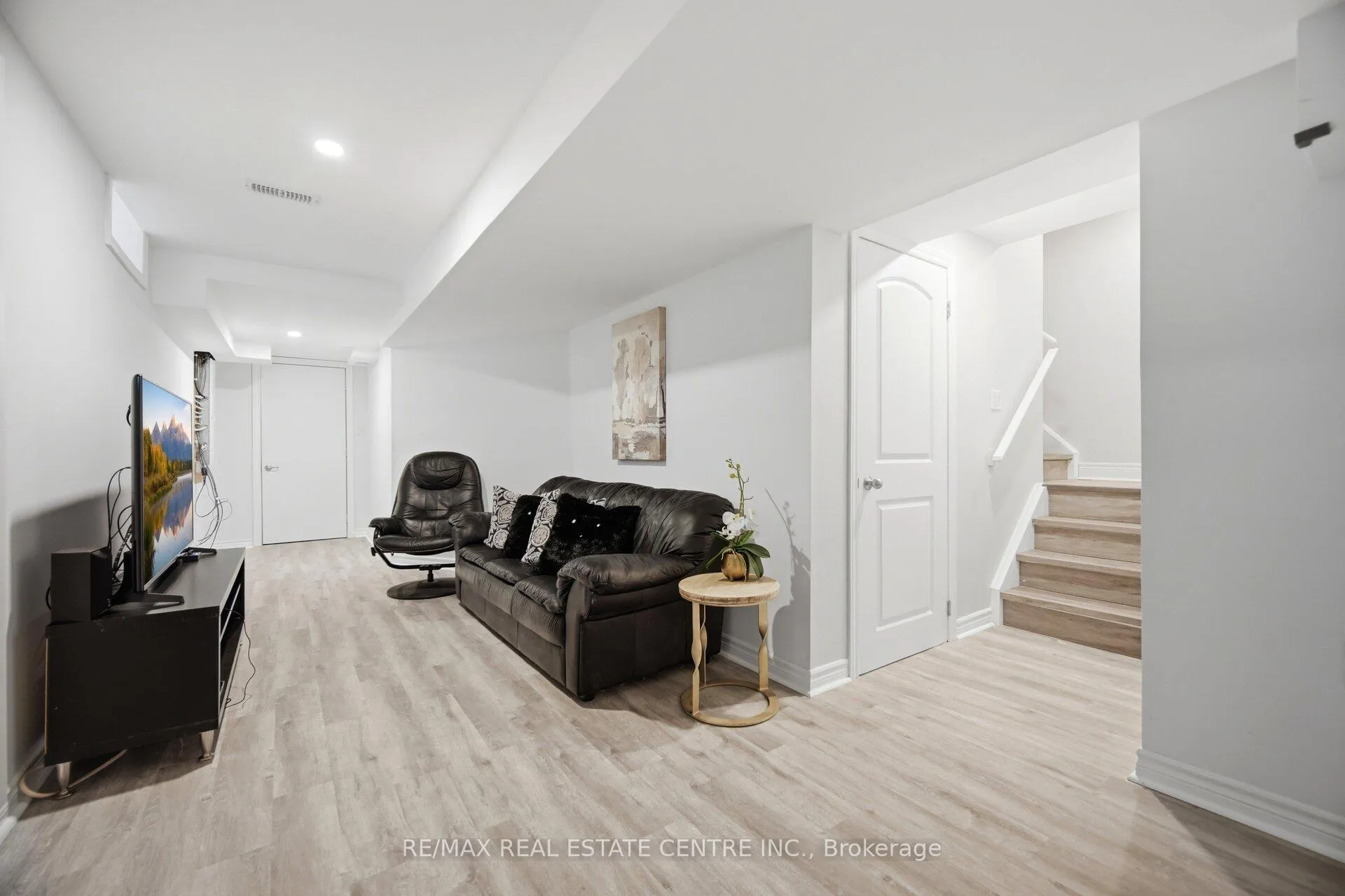Photo 37 of 24 Duffel Crescent, Halton Hills, Georgetown — HOMEH