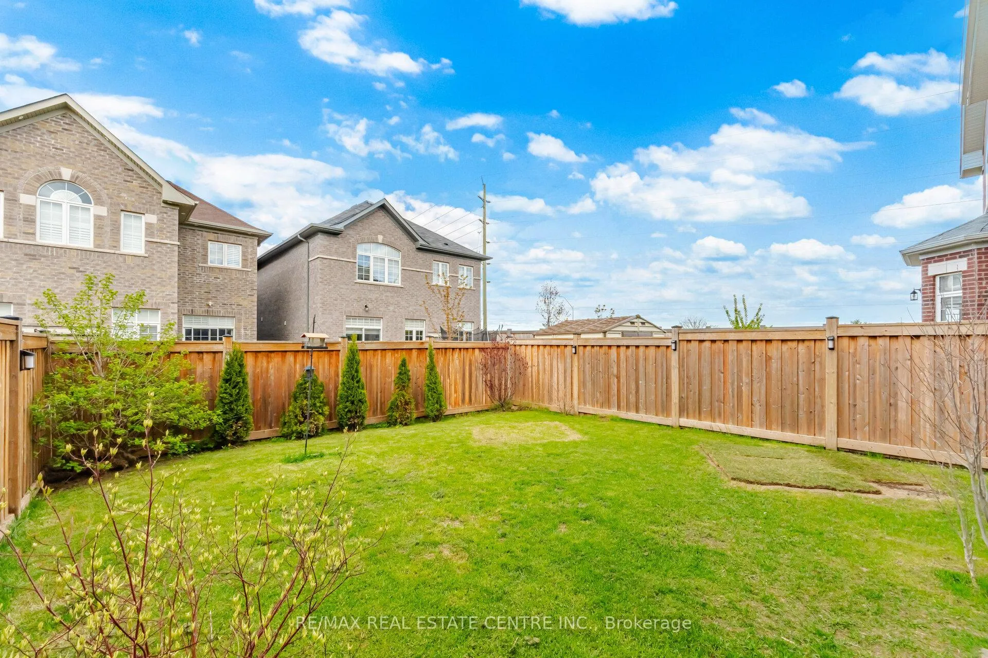 Photo 47 of 24 Duffel Crescent, Halton Hills, Georgetown — HOMEH