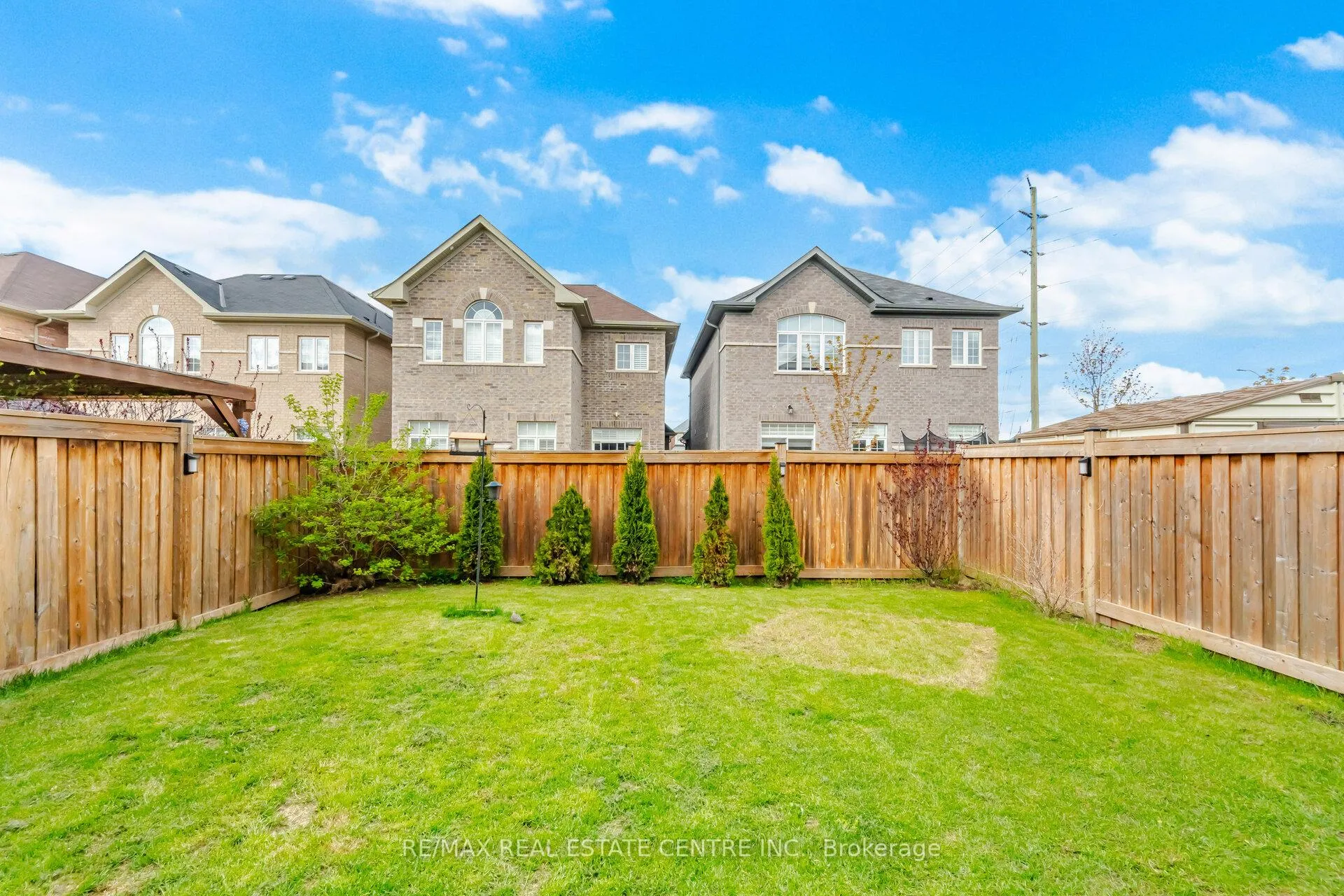 Photo 48 of 24 Duffel Crescent, Halton Hills, Georgetown — HOMEH