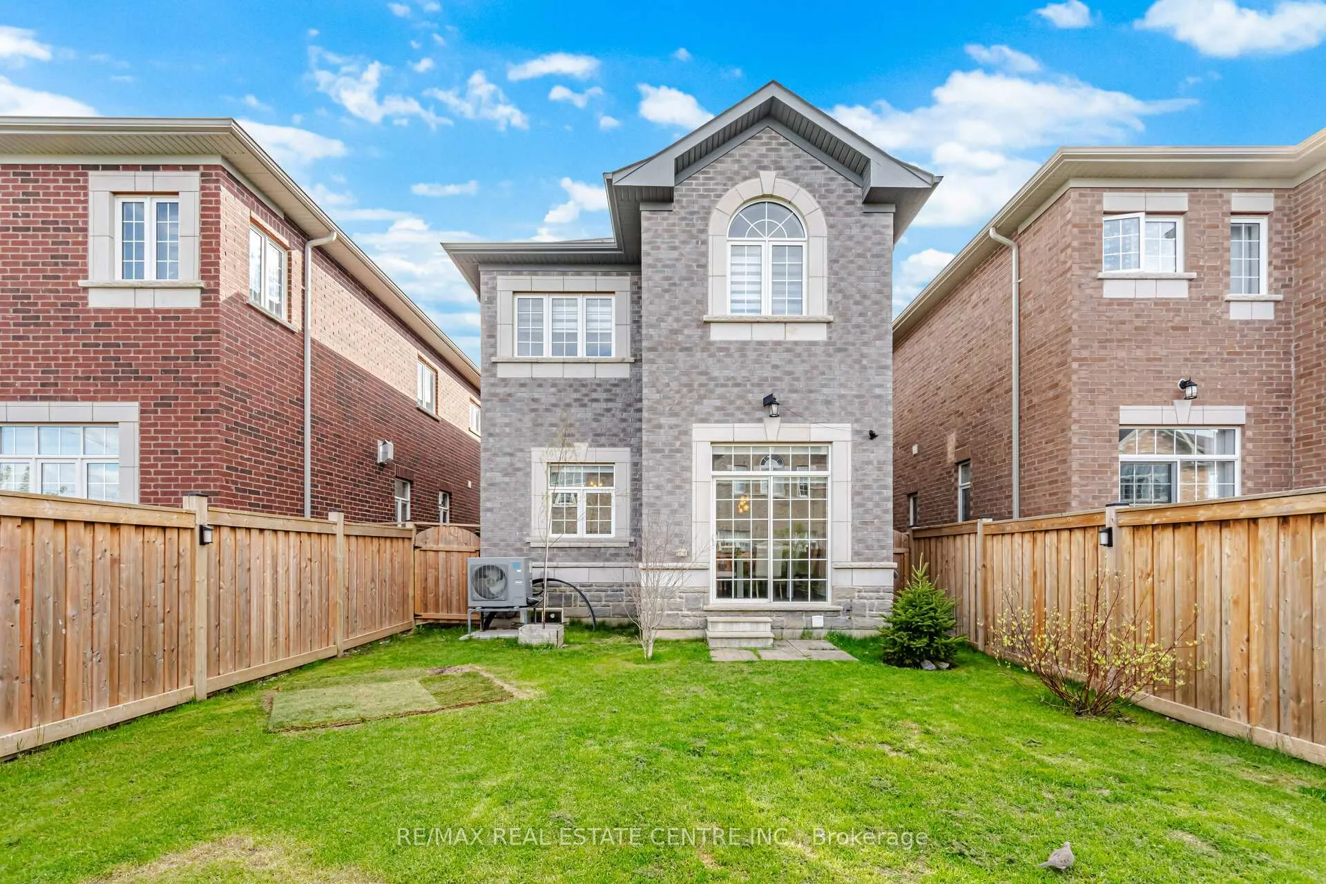 Photo 50 of 24 Duffel Crescent, Halton Hills, Georgetown — HOMEH
