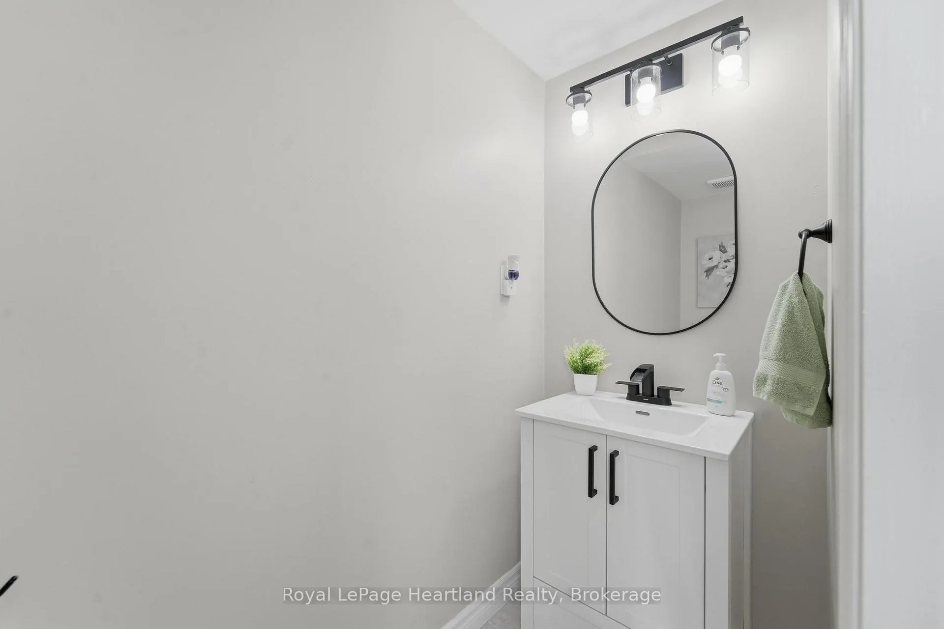 Photo 9 of 128 Eldon Street, Goderich, Goderich (Town) — HOMEH