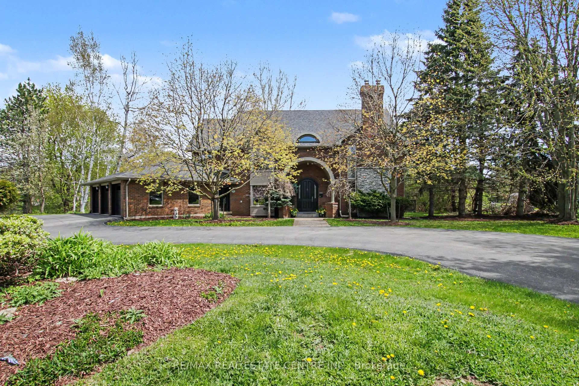 Photo 1 of 155 Crawford Crescent, Milton, Campbellville — HOMEH