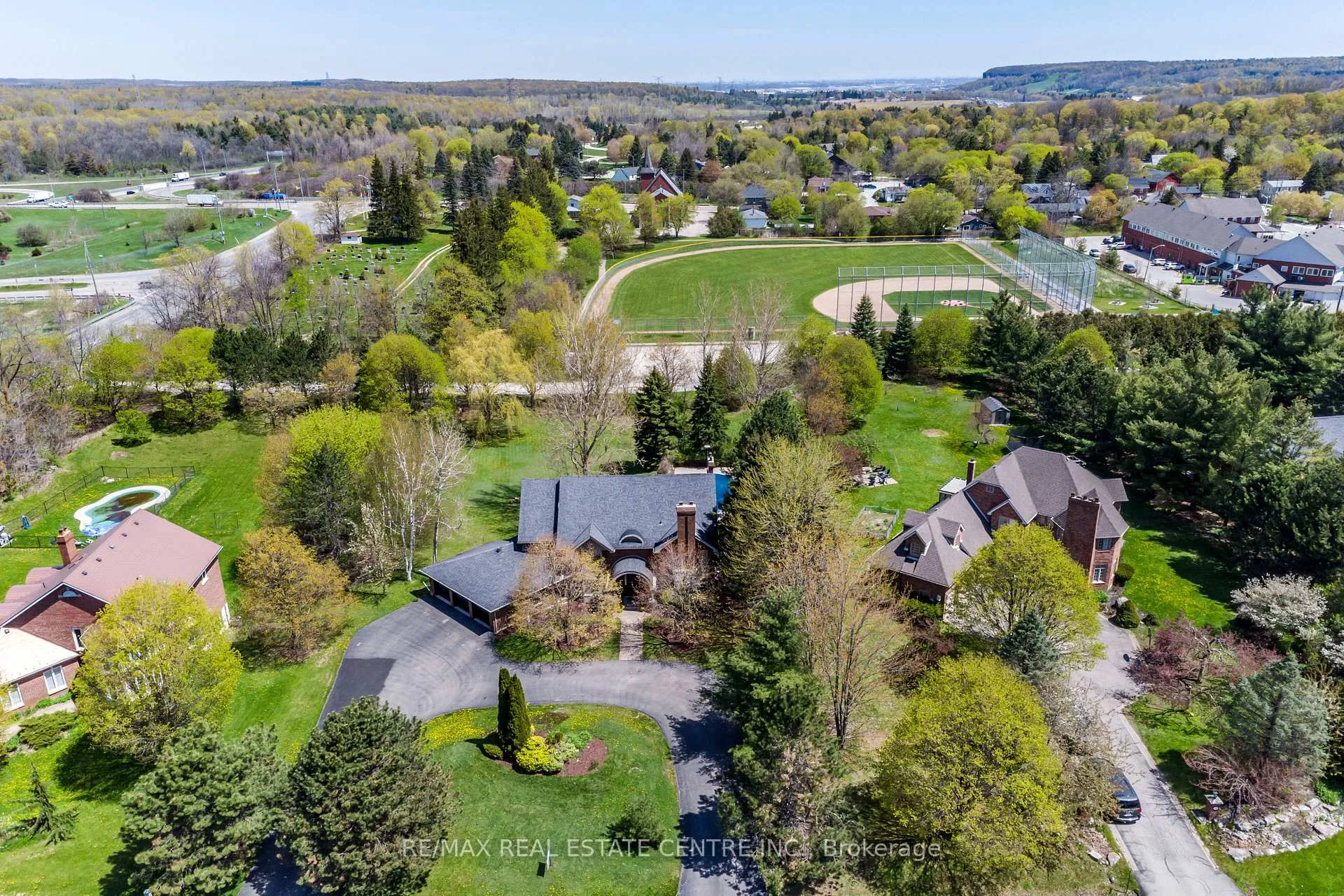 Photo 3 of 155 Crawford Crescent, Milton, Campbellville — HOMEH