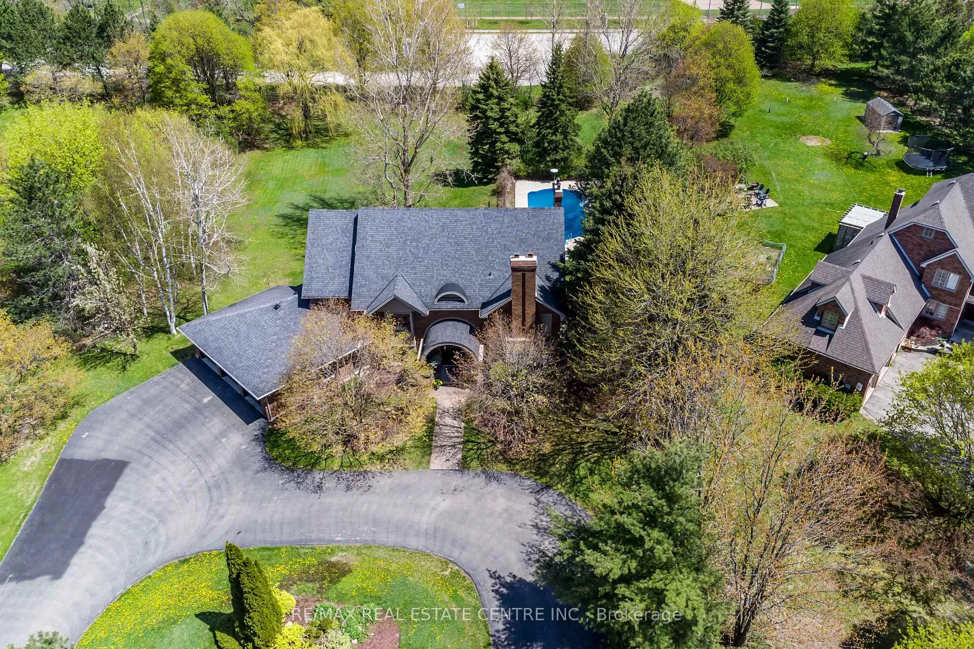 Photo 4 of 155 Crawford Crescent, Milton, Campbellville — HOMEH