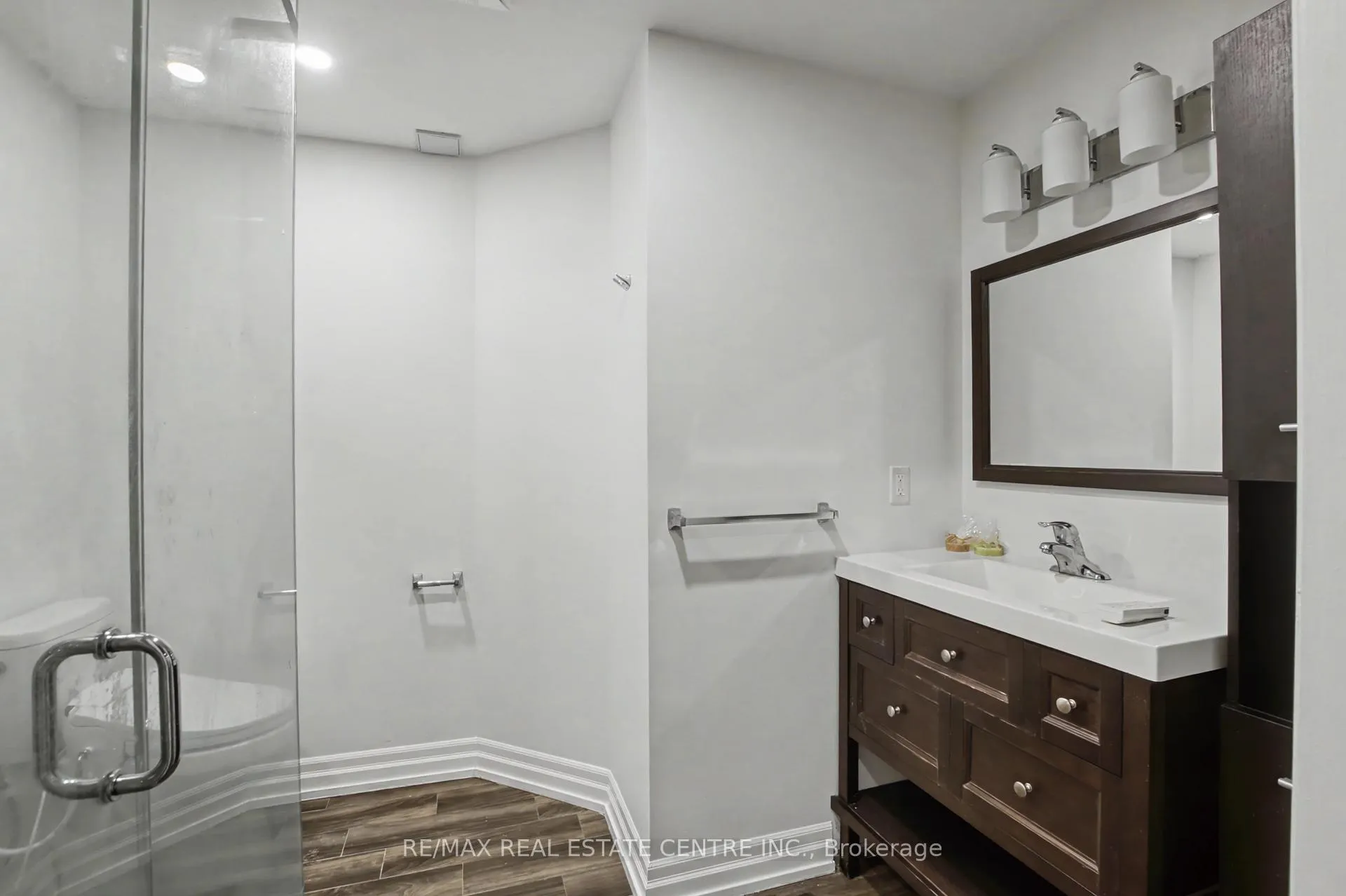 Photo 38 of 155 Crawford Crescent, Milton, Campbellville — HOMEH