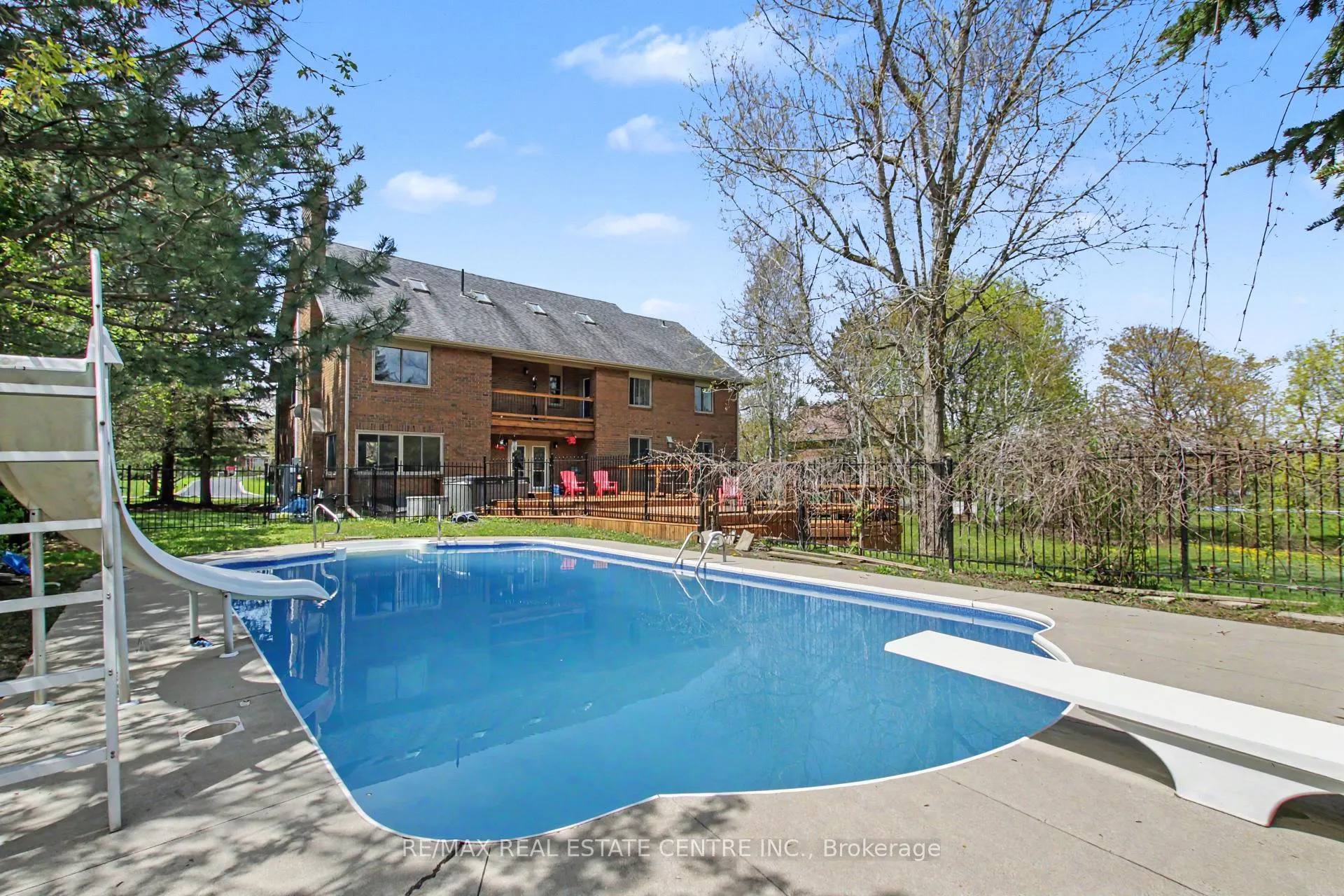 Photo 42 of 155 Crawford Crescent, Milton, Campbellville — HOMEH
